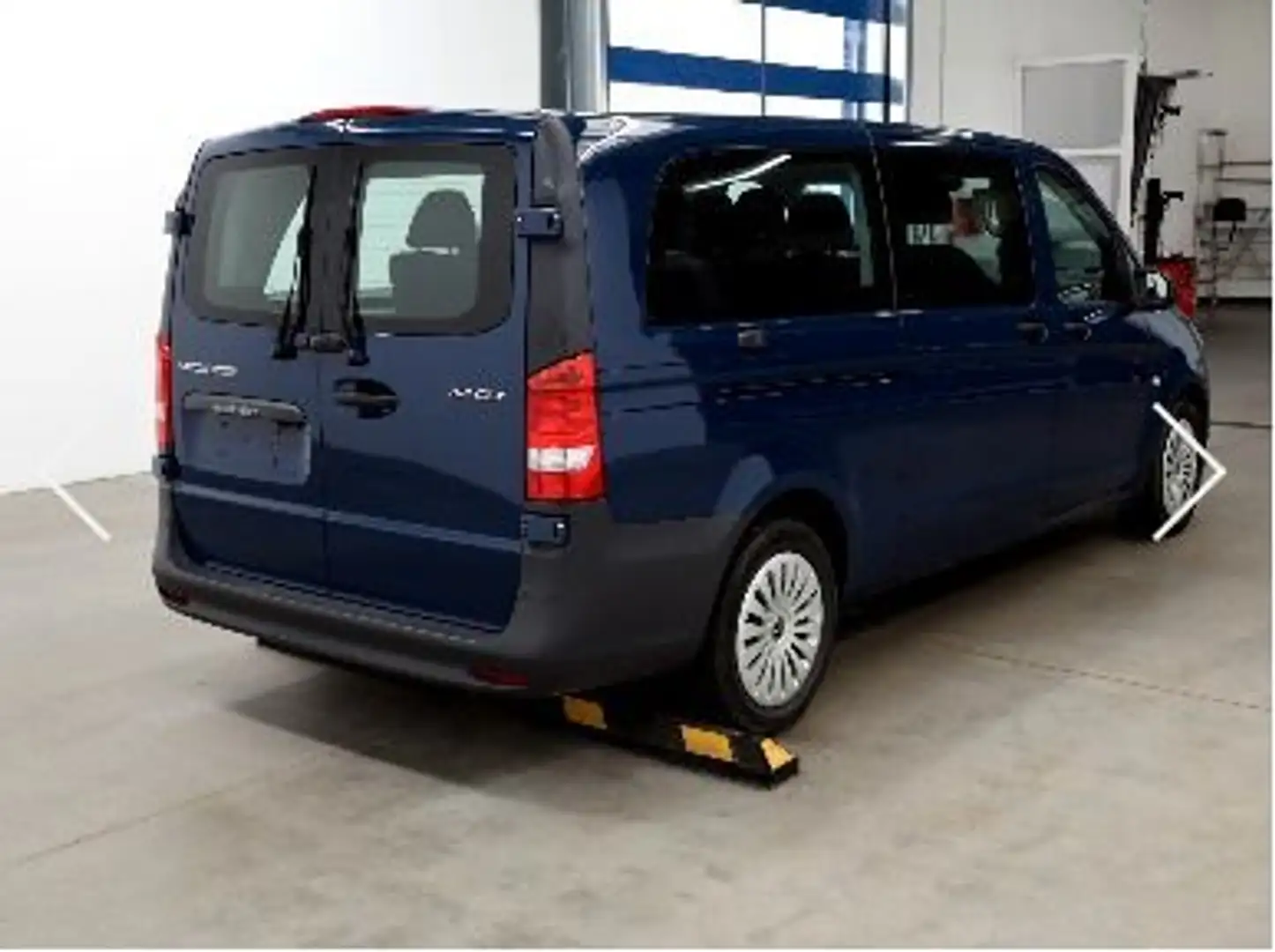 Mercedes-Benz Vito 114 CDI Tourer PRO Extralang RFK SHZ NAVI D Blau - 2