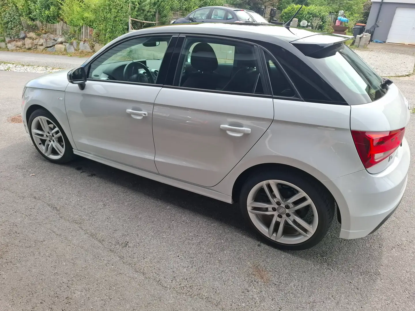 Audi A1 A1 Sportback 1.6 TDI S-Line Klein-/ Kompaktwagen Weiß - 2