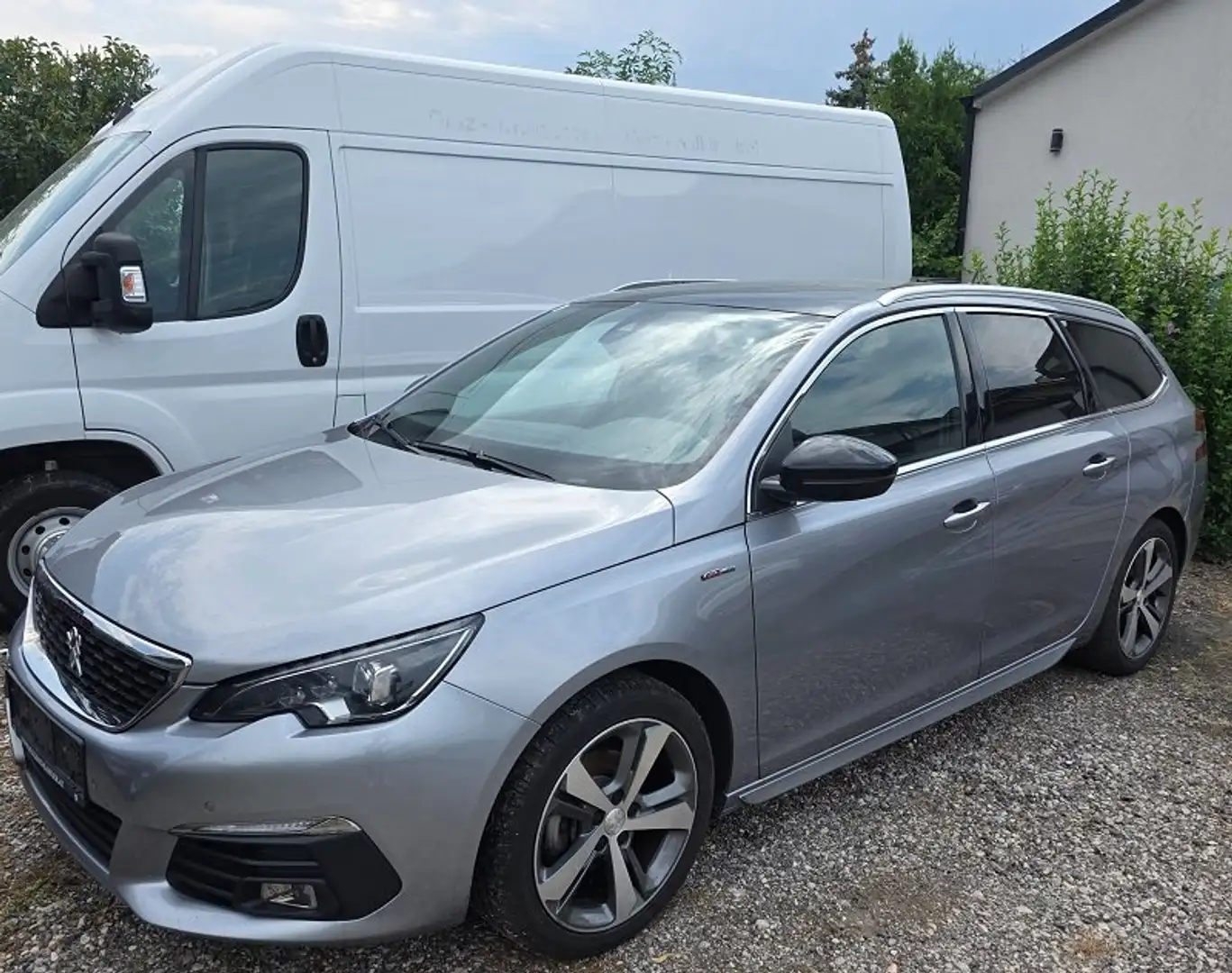 Peugeot 308 308 SW 1,5 BlueHDI 130 GT Line S&S Grau - 1