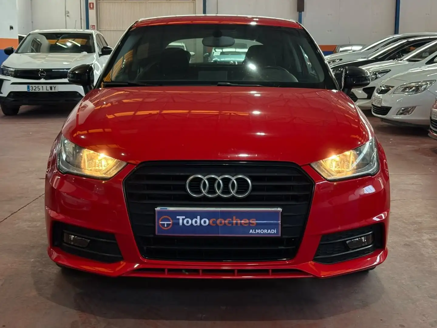 Audi A1 1.0 TFSI Adrenalin Rojo - 2