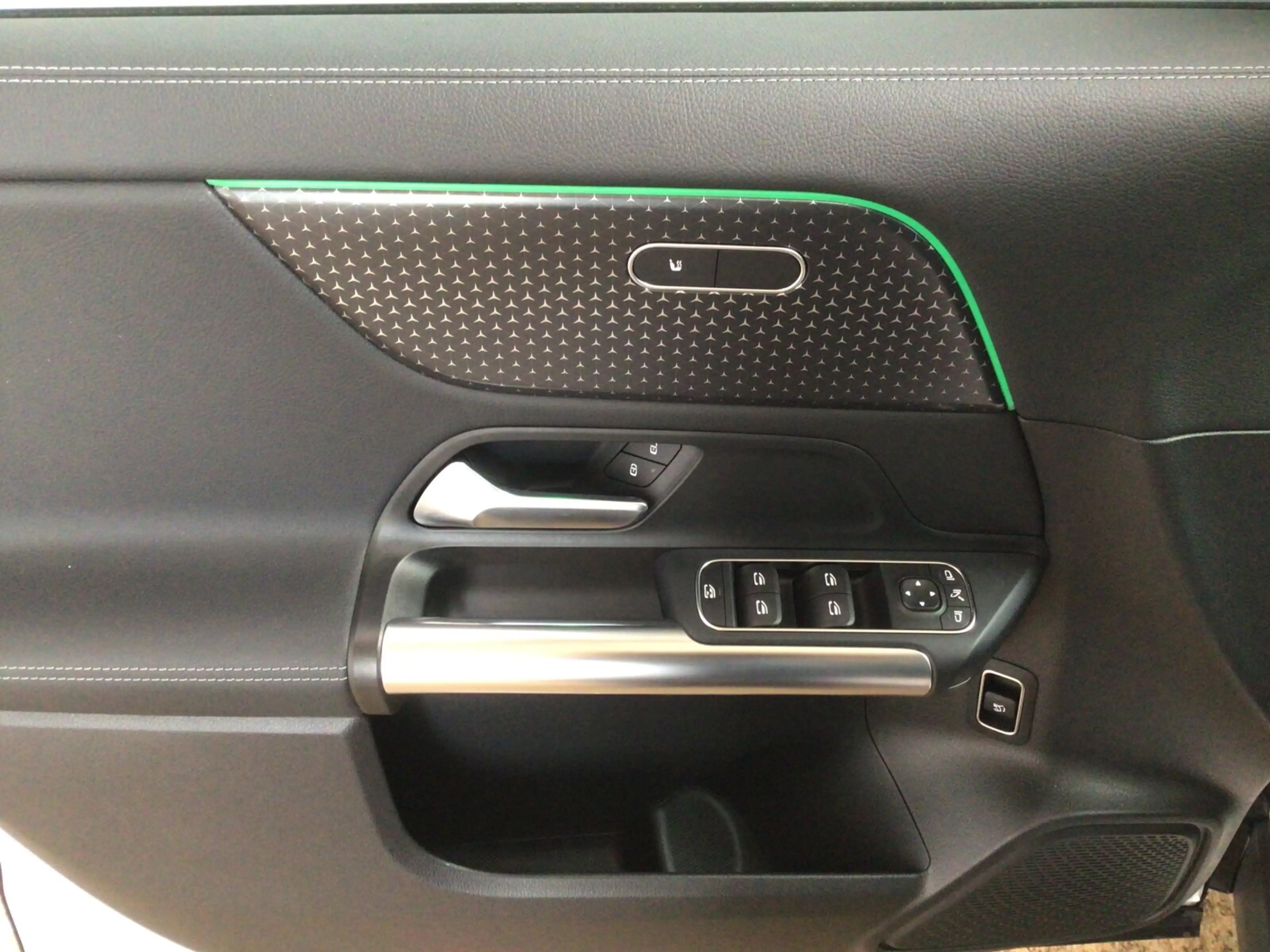 Mercedes-Benz EQA 300 EQA 300 4M Progressive Advanc/Totw/V-Distr/MBUX — photo 13