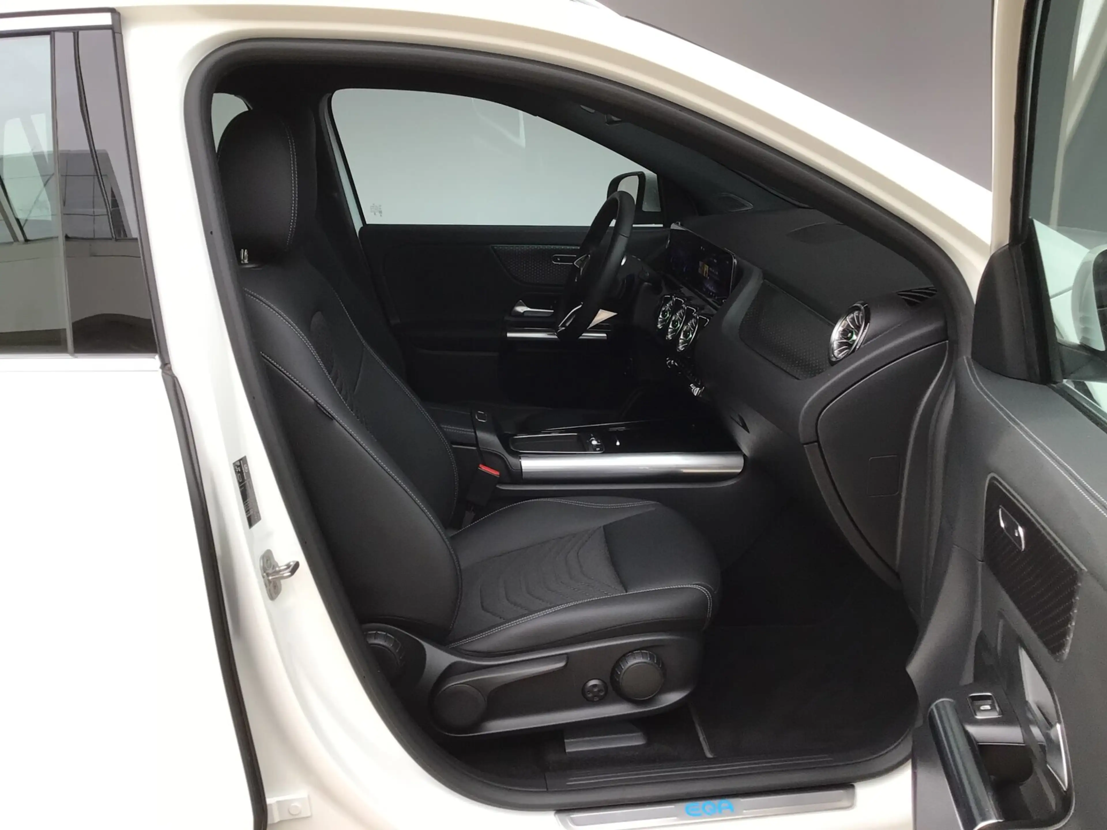 Mercedes-Benz EQA 300 EQA 300 4M Progressive Advanc/Totw/V-Distr/MBUX — photo 10