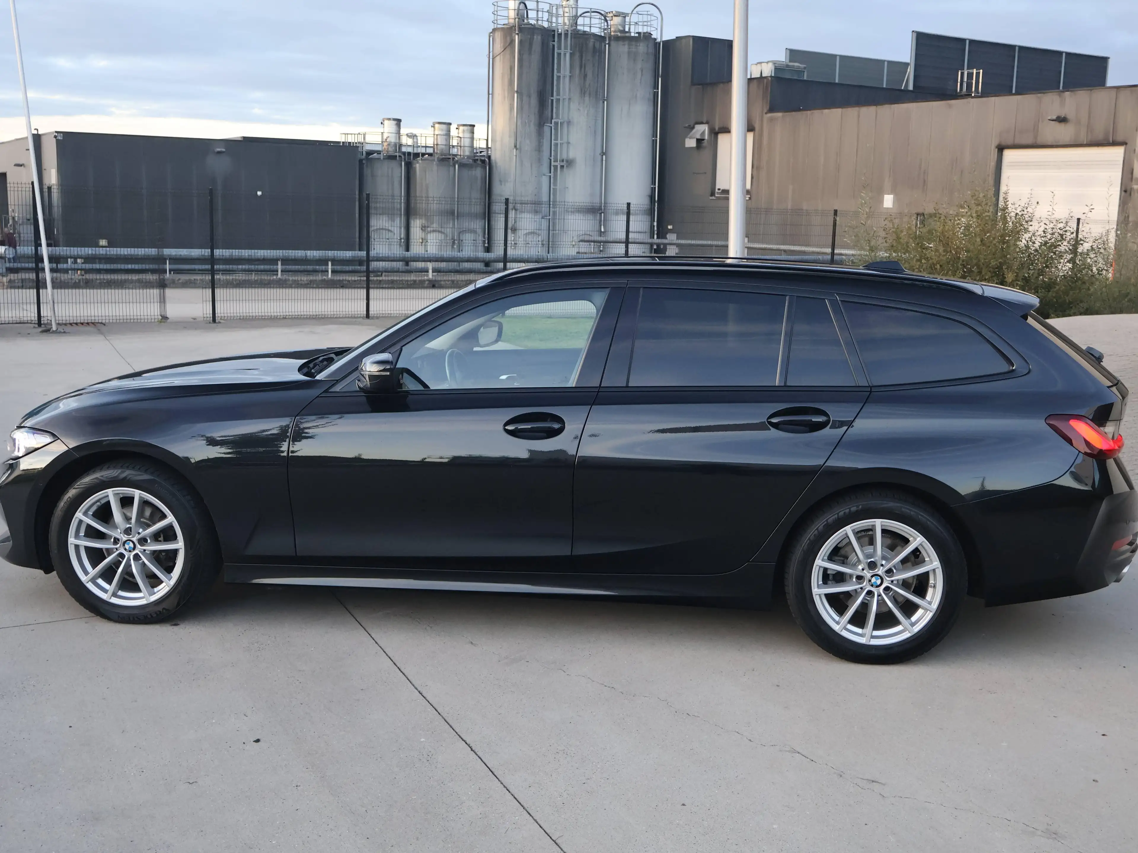 BMW 318 Touring 318iA — photo 9