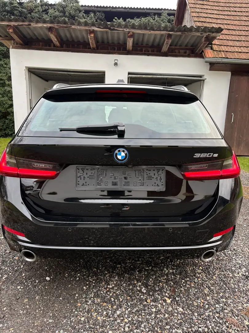 BMW 318 320e G21 Touring*Facelift CURVED*LASER Schwarz - 2