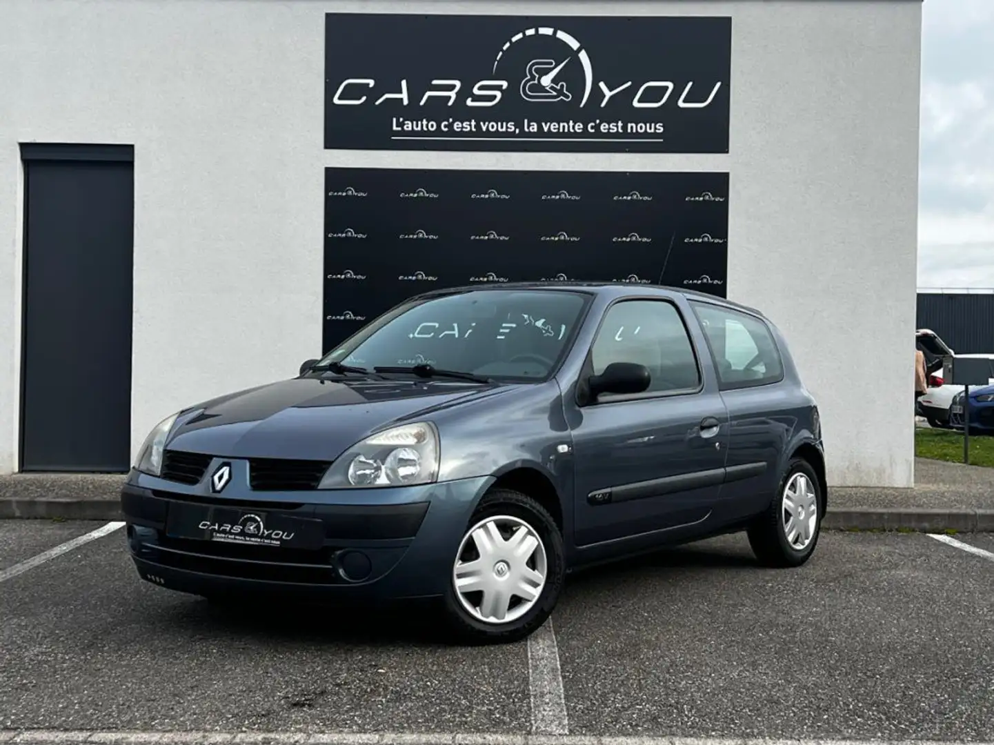 Renault Clio 16V 75CV BVM5 Clime automatique Grau - 1