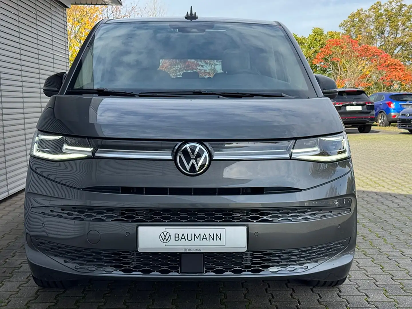 Volkswagen T7 Multivan 2.0 TDI STYLE LANG *STDHZG*MATRIX* Gris - 2