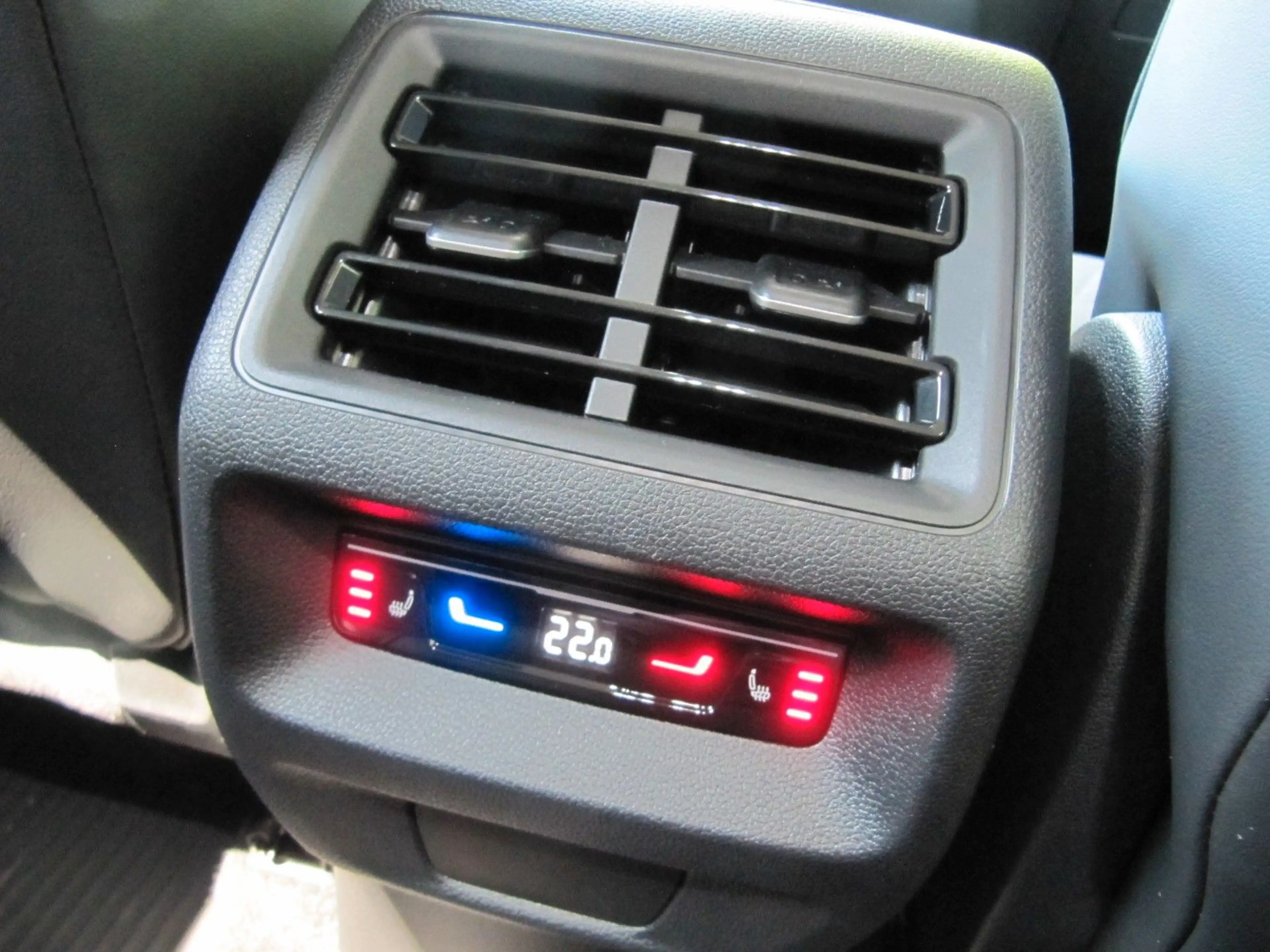 Volkswagen Tiguan 1.5 eTSI  DSG+STANDHEIZ+KAMERA — photo 13