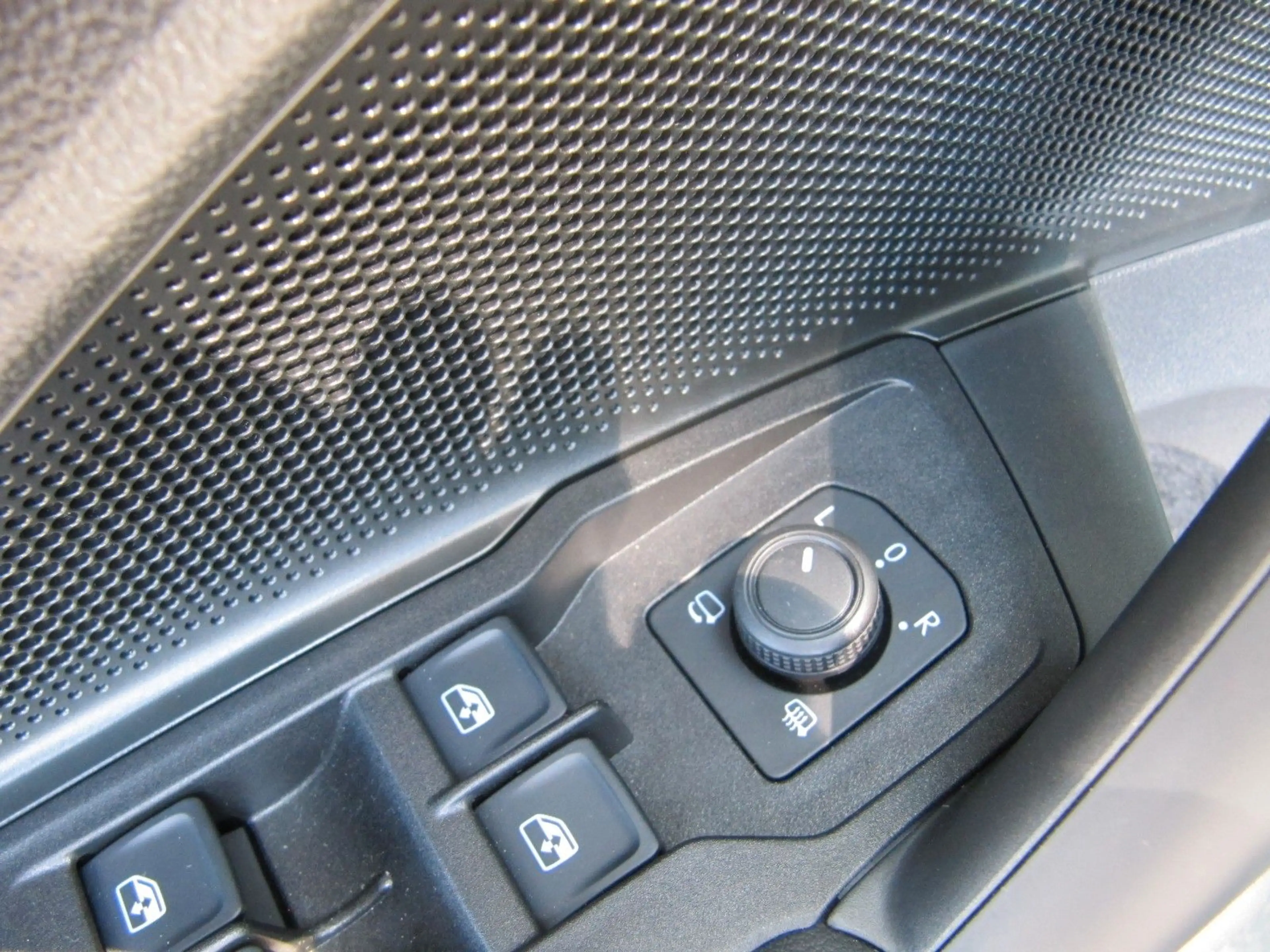 Volkswagen Tiguan 1.5 eTSI  DSG+STANDHEIZ+KAMERA — photo 14