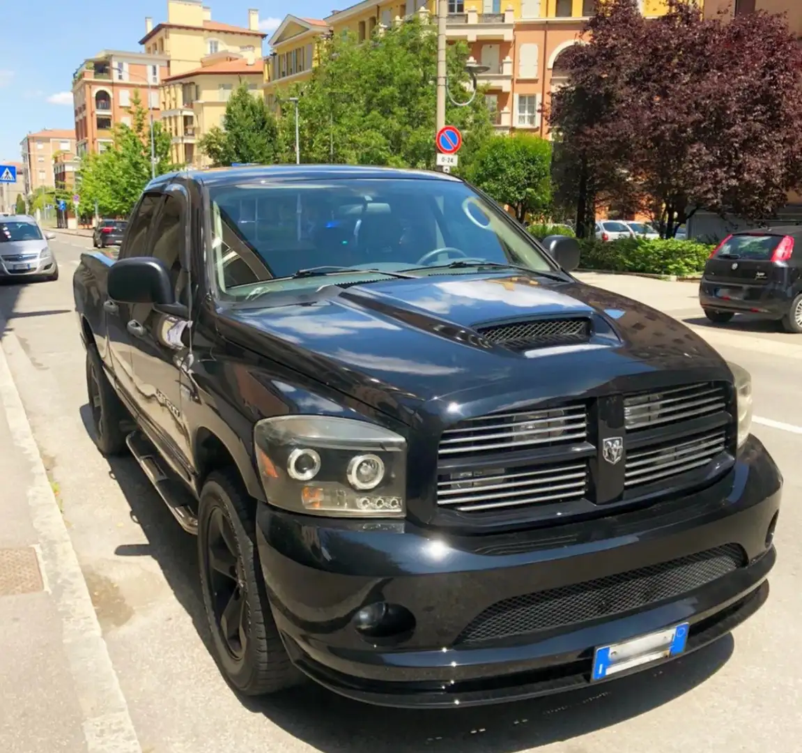 Dodge RAM Dodge Ram 1500 HEMI 5.7 V8 - 1