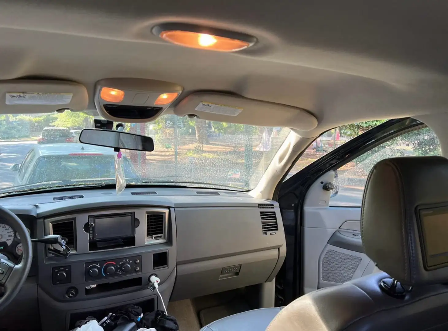 Dodge RAM Dodge Ram 1500 HEMI 5.7 V8 - 2