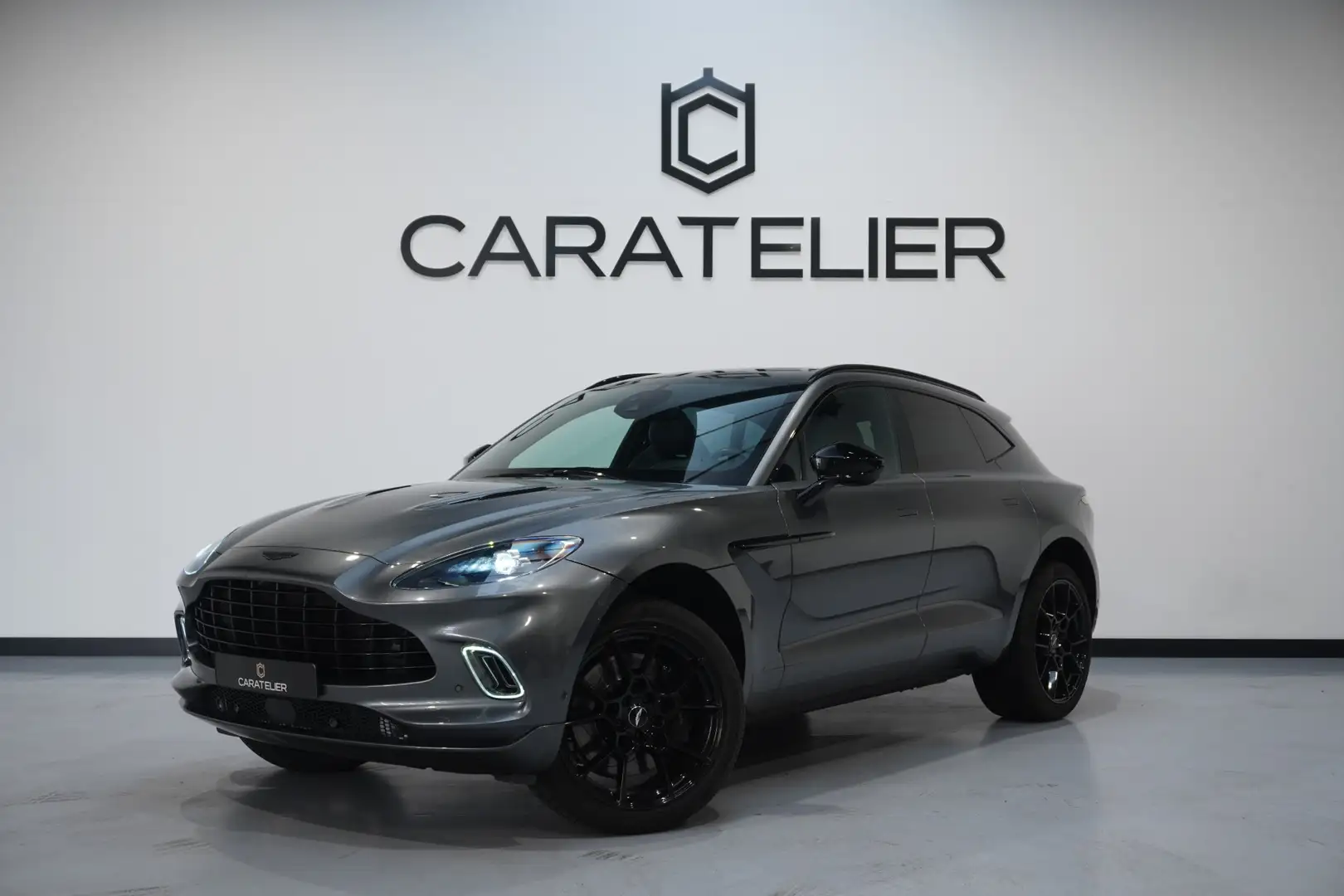 Aston Martin DBX 4.0 V8 / Carbon / Panorama / Exclusive Leather Gris - 1