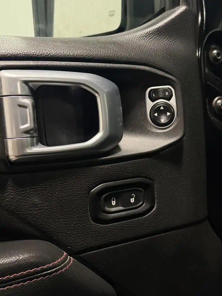 Jeep Wrangler снимка Jeep Wrangler