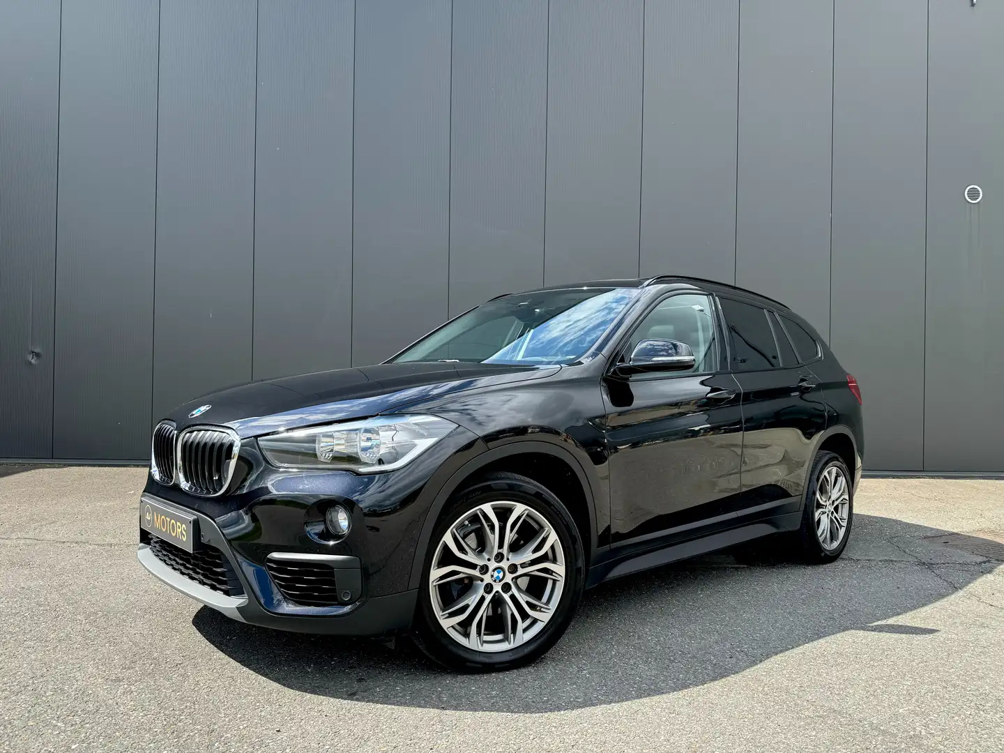 BMW X1 sDrive 18d 150cv X-Line - Caméra - Toit ouvrant Noir - 1