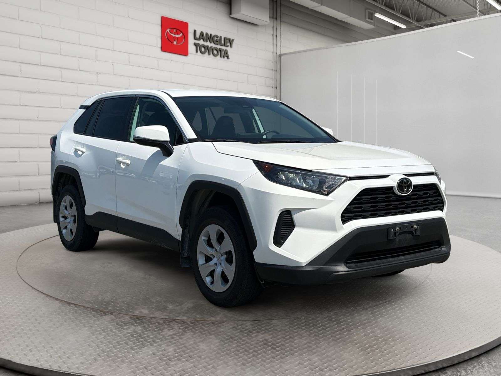 2025 Toyota RAV4 LE AWD; BLIND SPOT, HEATED SEATS, BACKUP CAMERA, A — снимка 1