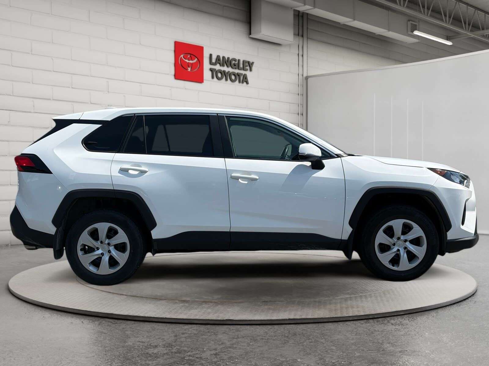 2025 Toyota RAV4 LE AWD; BLIND SPOT, HEATED SEATS, BACKUP CAMERA, A — снимка 1