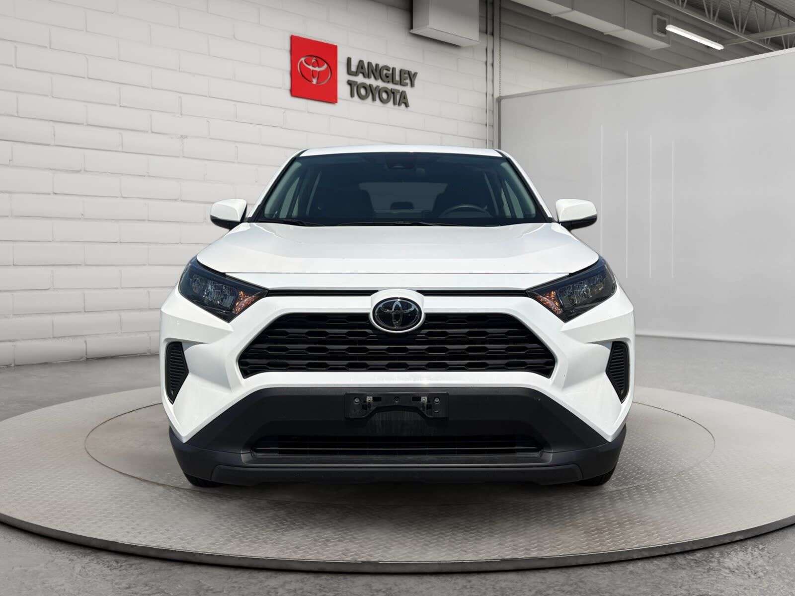 2025 Toyota RAV4 LE AWD; BLIND SPOT, HEATED SEATS, BACKUP CAMERA, A — снимка 1