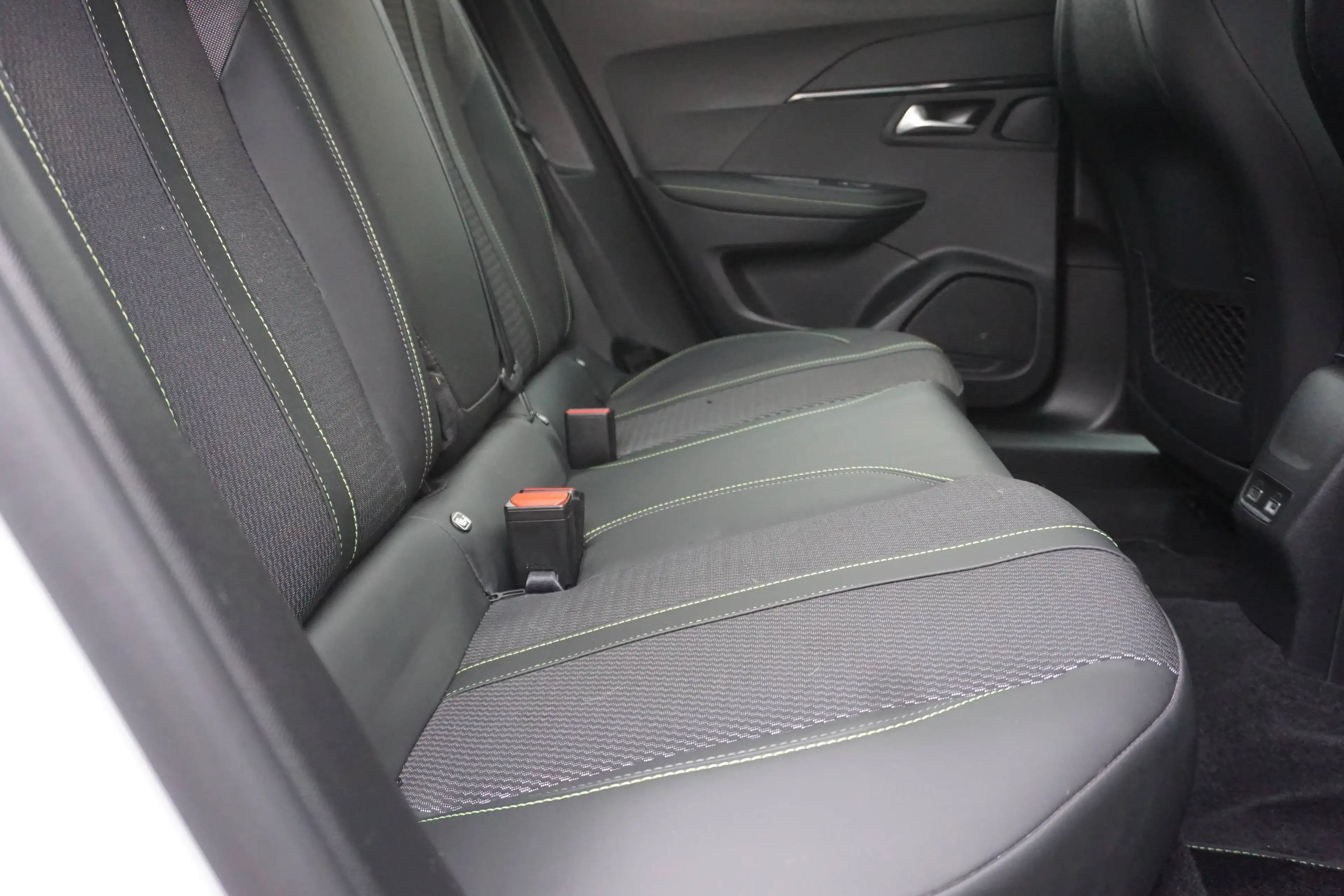 Peugeot e-2008 e-2008 54 kWh GT-SOH 96-Navi-Cam-Keyless-Acc-Aut-Carplay-Garantie — photo 8