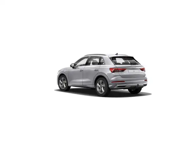 Audi Q3 view 5