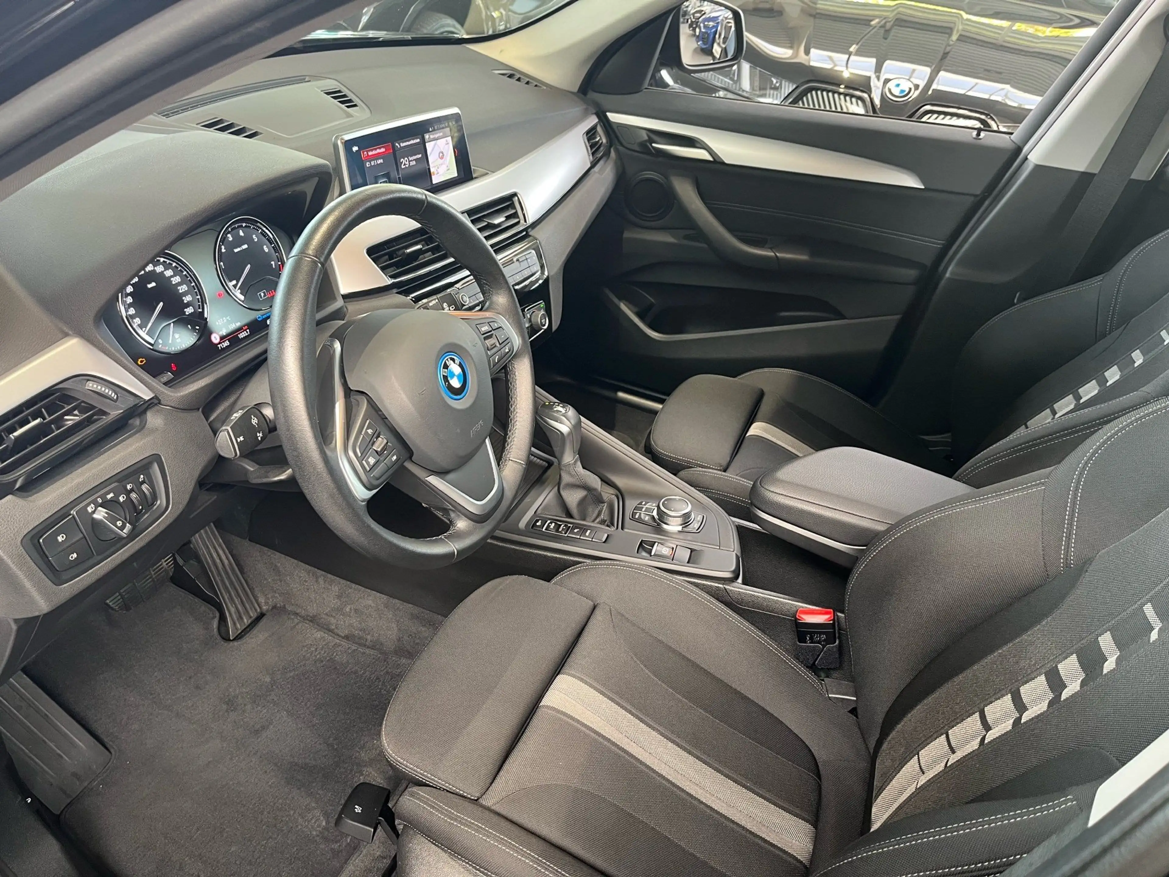 BMW X1 xDrive25e Advantage AHK/Navi/Sportsitz/RFK/Shz/LED — photo 15