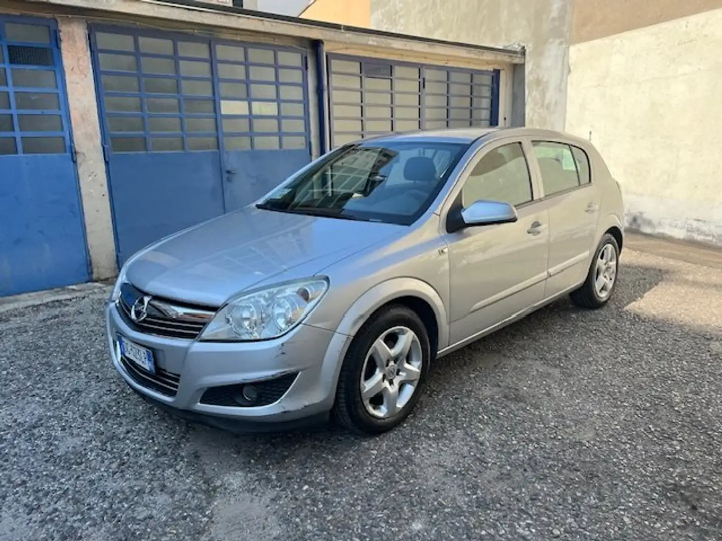 Opel Astra Astra III 2004 5p 1.6 Club 115cv Grigio - 1