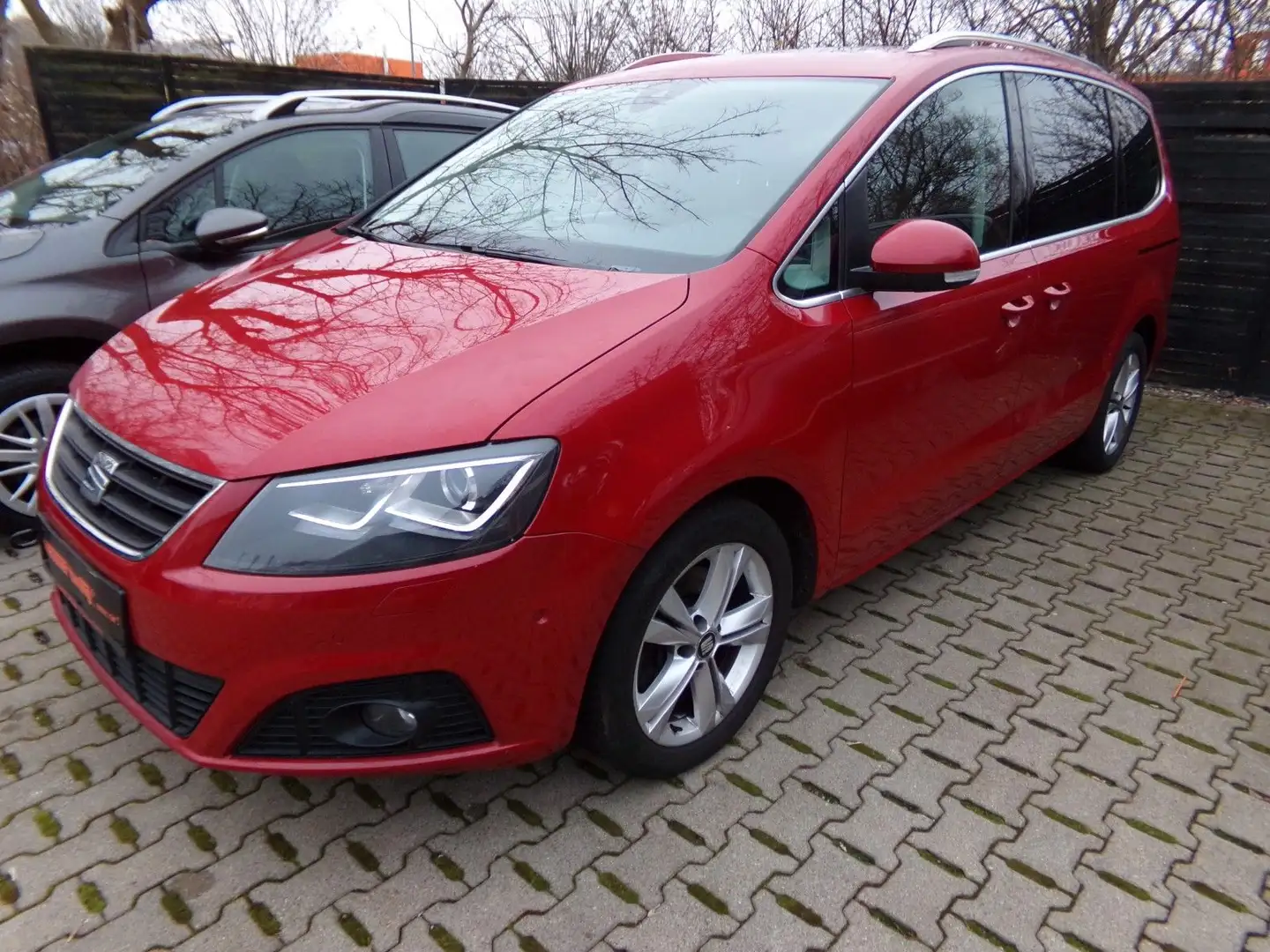 SEAT Alhambra Style Plus, 7 Sitze, DSG, Motorsschaden Rot - 2