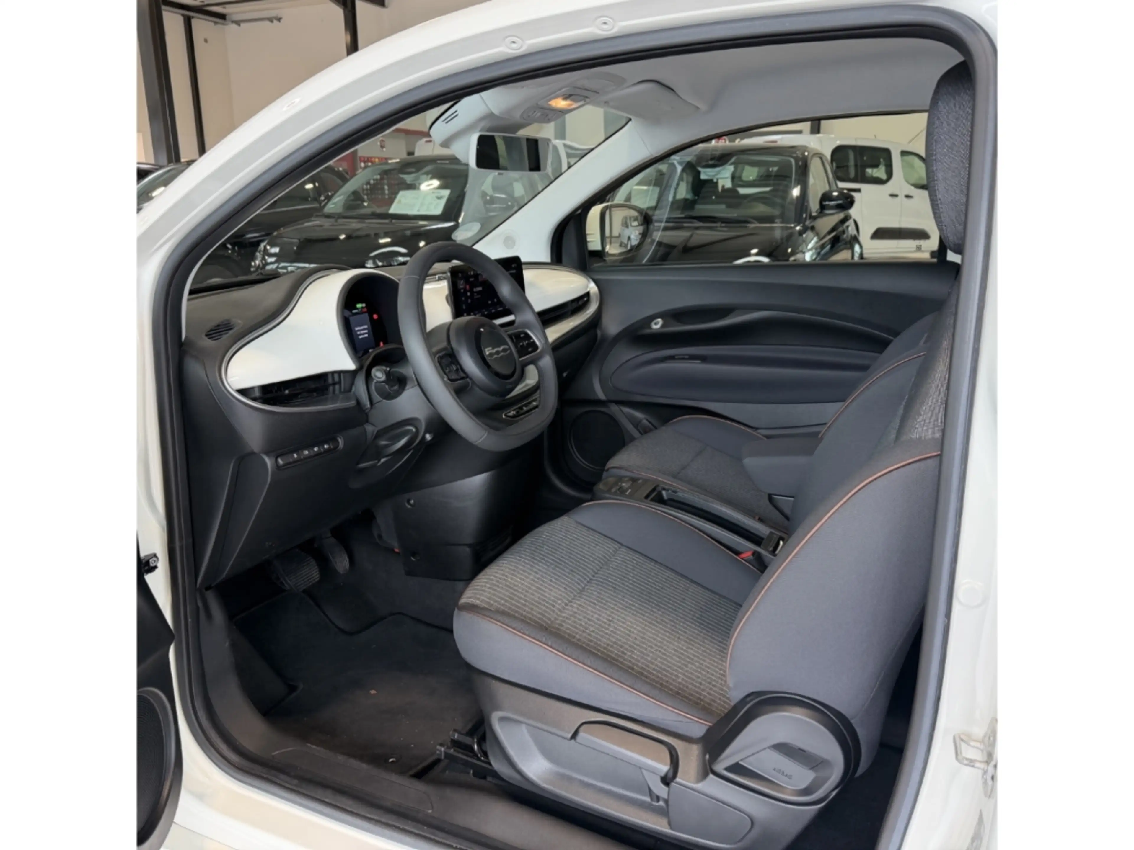 Fiat 500 e Icon *Apple Car Play *Tempomat — photo 10