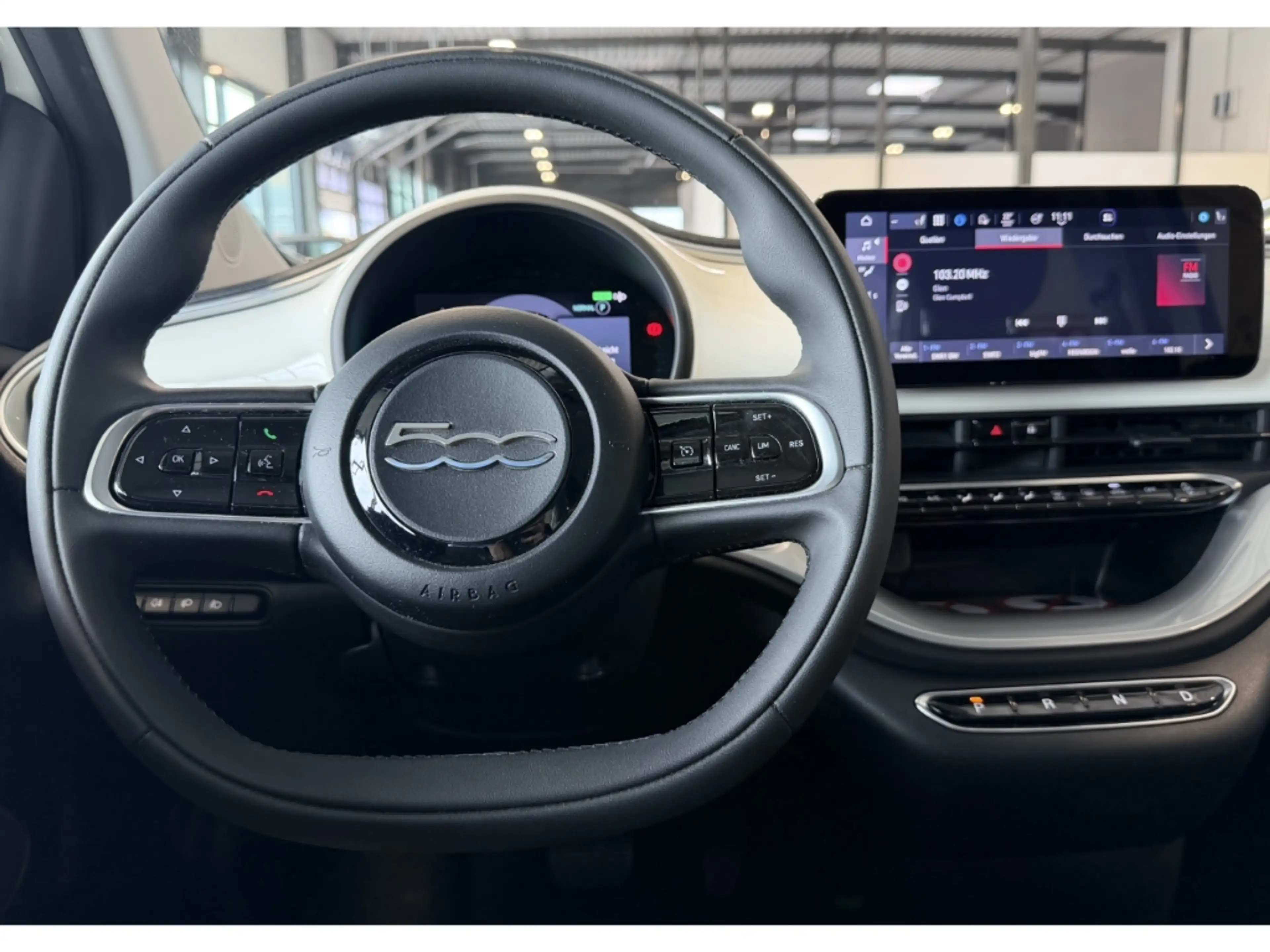 Fiat 500 e Icon *Apple Car Play *Tempomat — photo 13