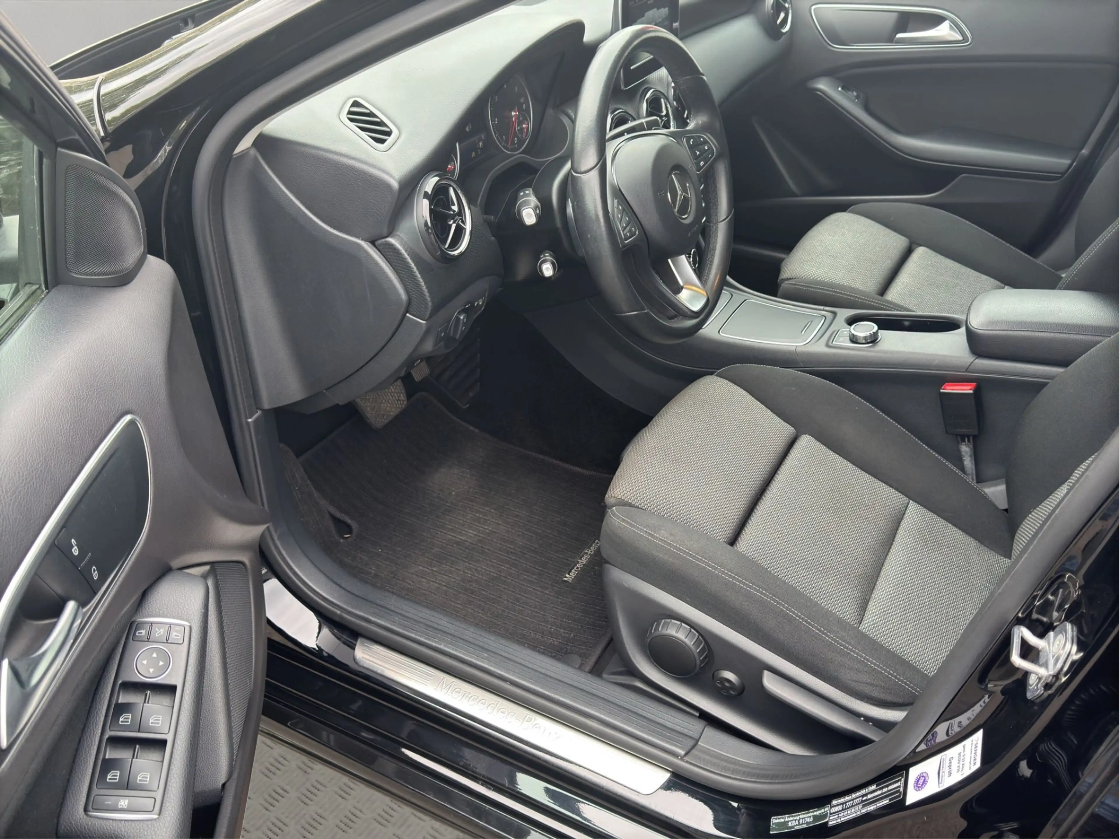 Mercedes-Benz A 200 d — photo 10