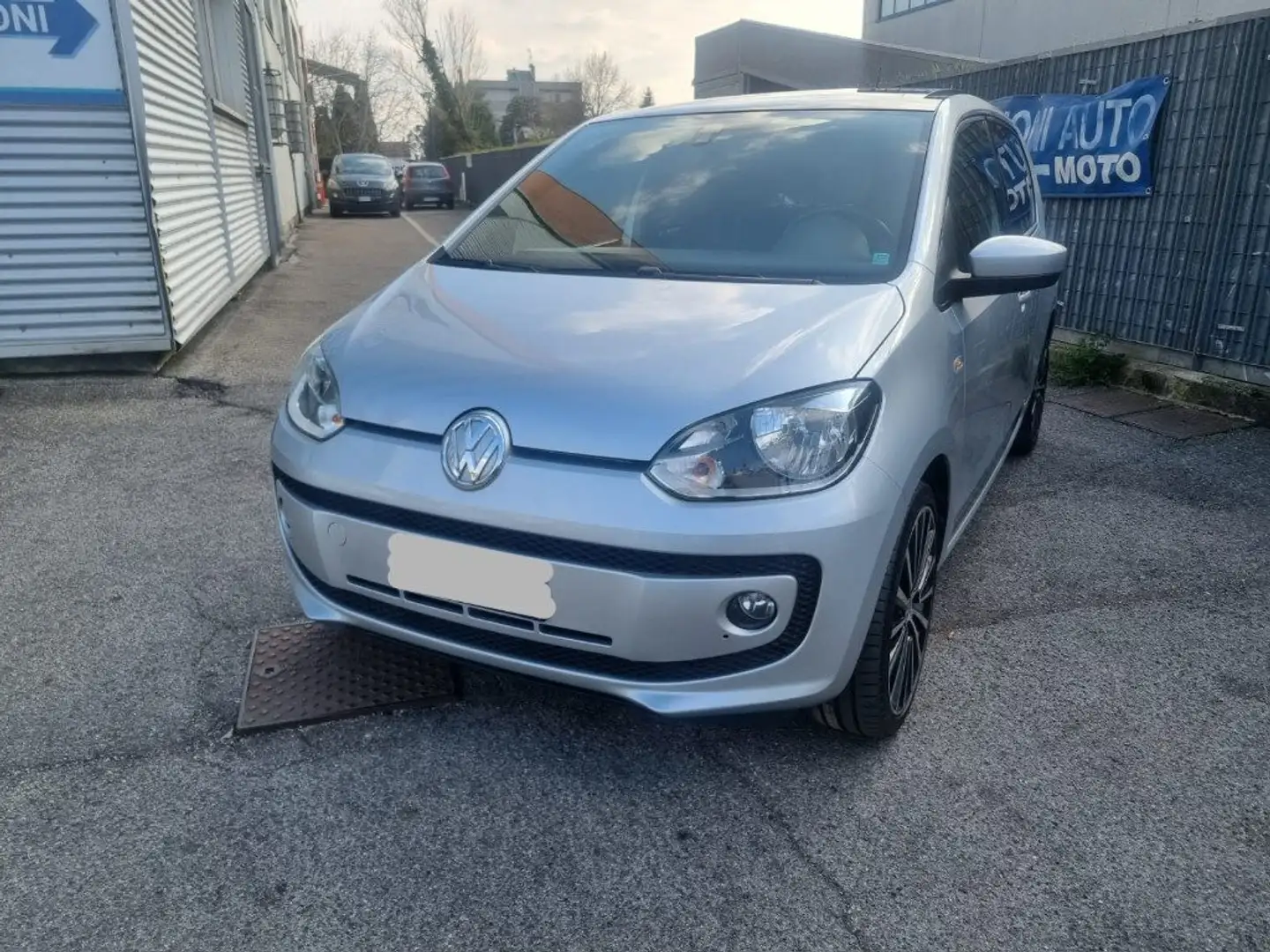 Volkswagen up! 1.0 75 CV 5p. club up! Gris - 1