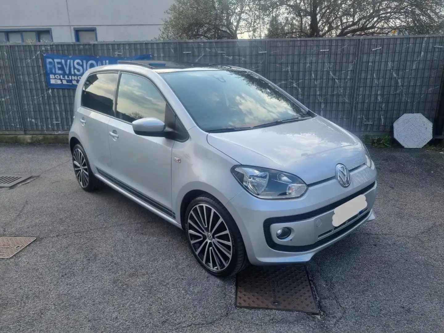 Volkswagen up! 1.0 75 CV 5p. club up! Gris - 2