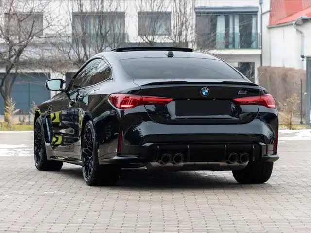 BMW M4 view 13