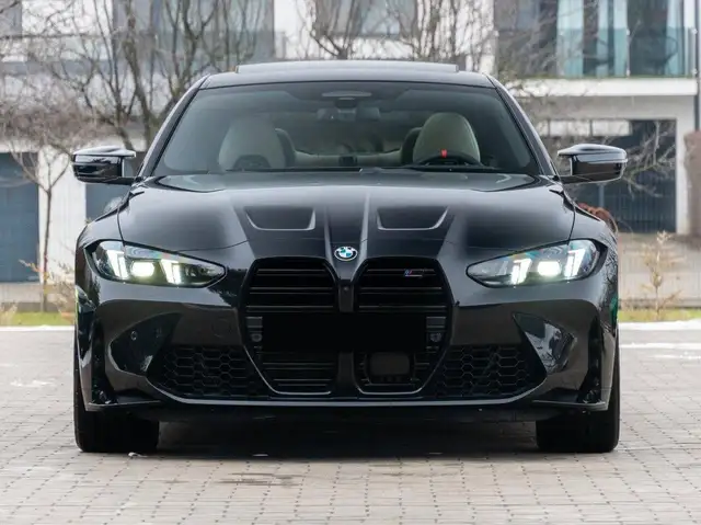 BMW M4 view 5