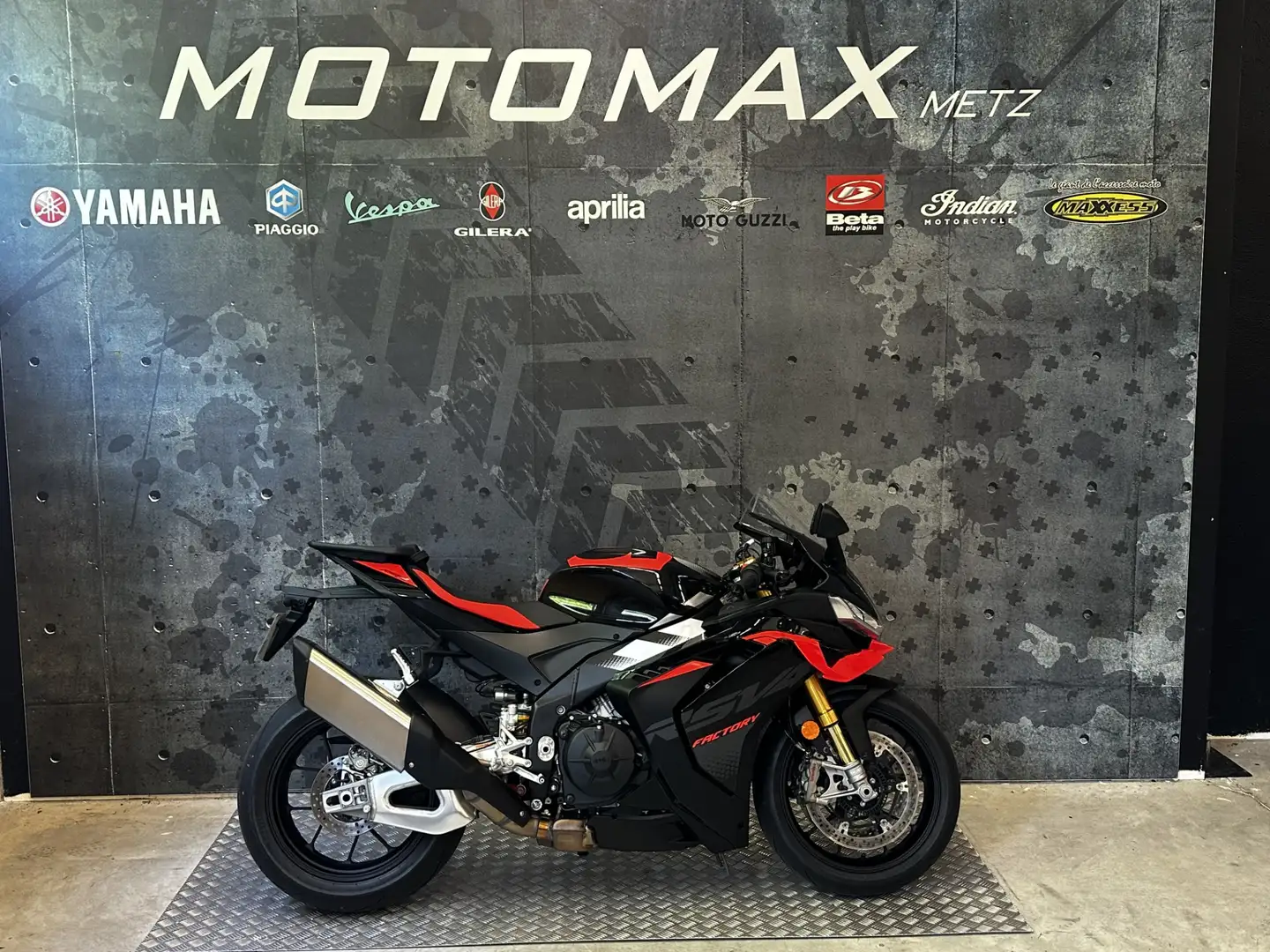 Aprilia RSV4 Noir - 1
