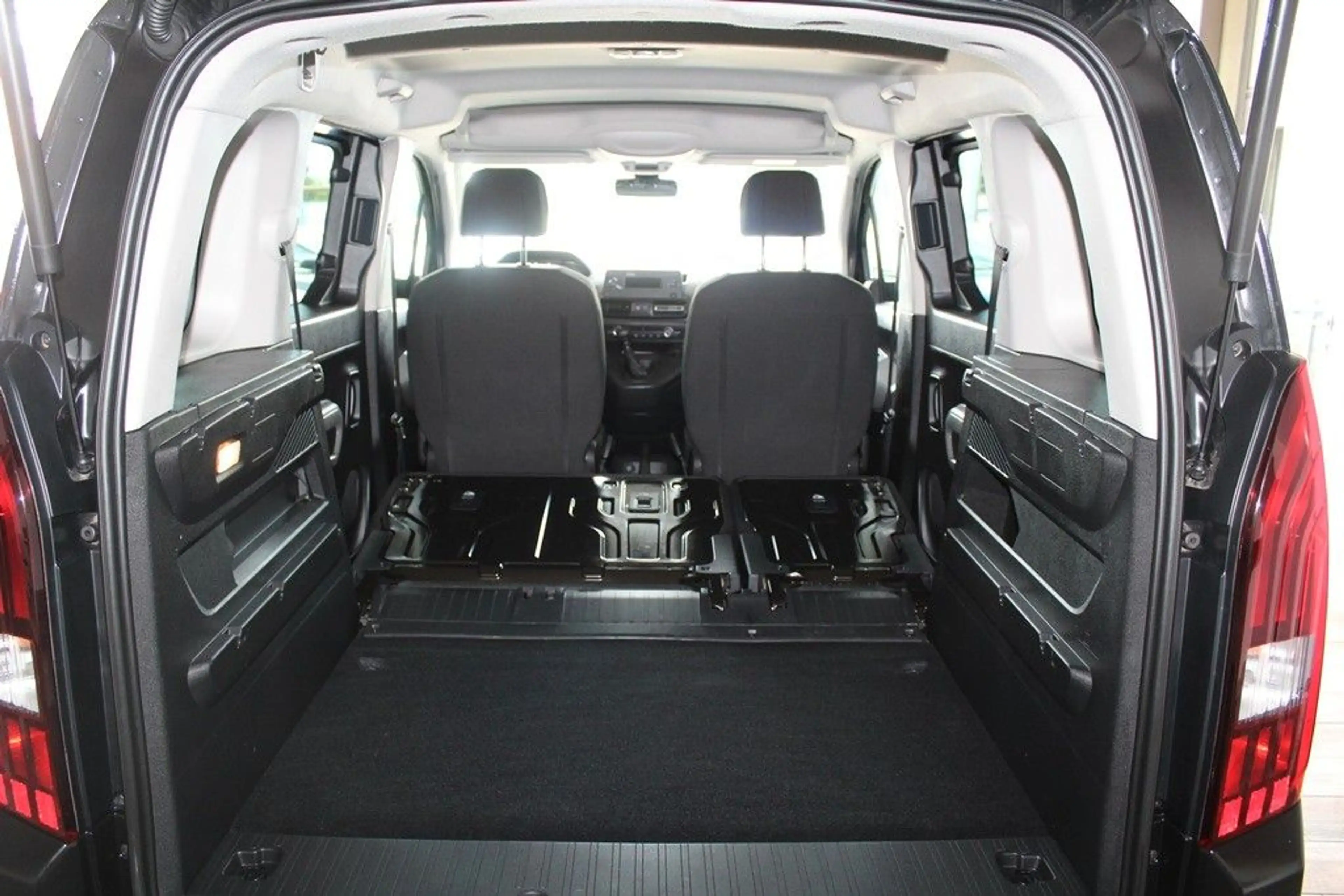 Peugeot Rifter L1 Active 1.2 PureTech 110*DAB*AHZV* — photo 14