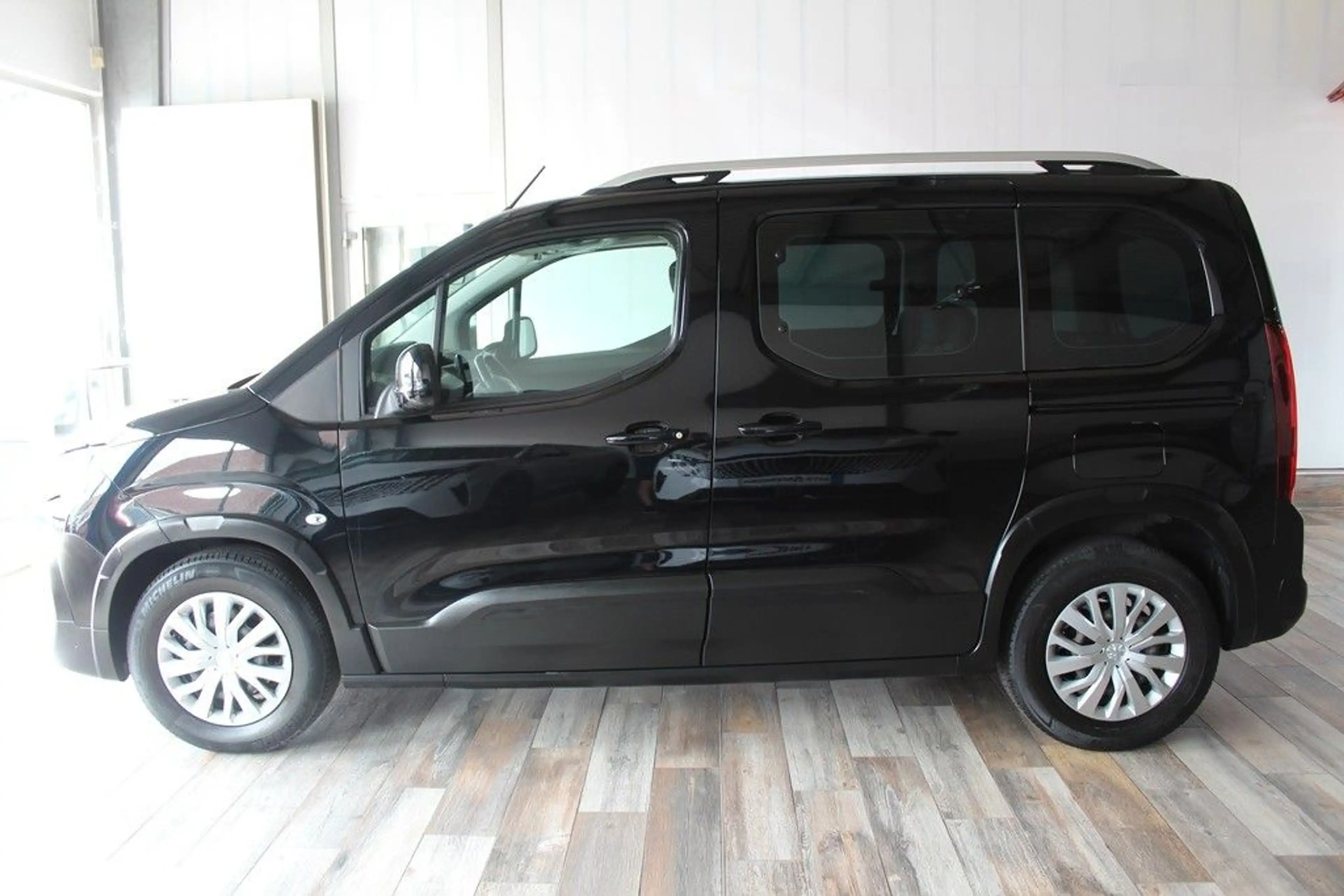 Peugeot Rifter L1 Active 1.2 PureTech 110*DAB*AHZV* — photo 6