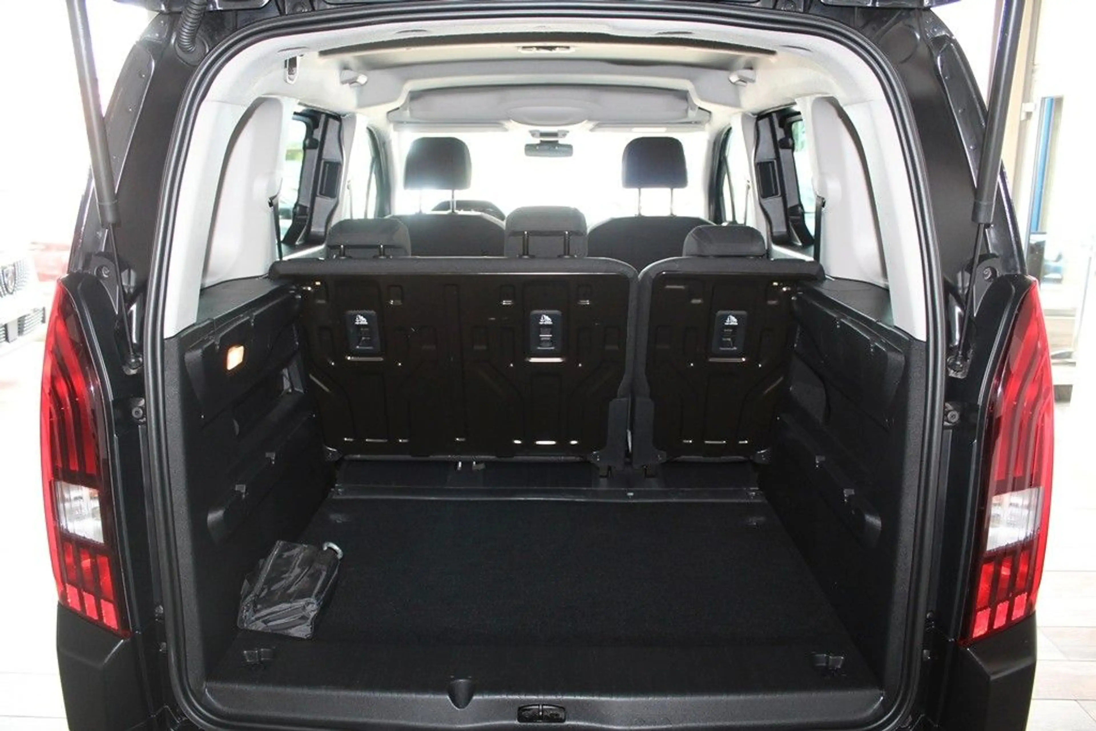 Peugeot Rifter L1 Active 1.2 PureTech 110*DAB*AHZV* — photo 13
