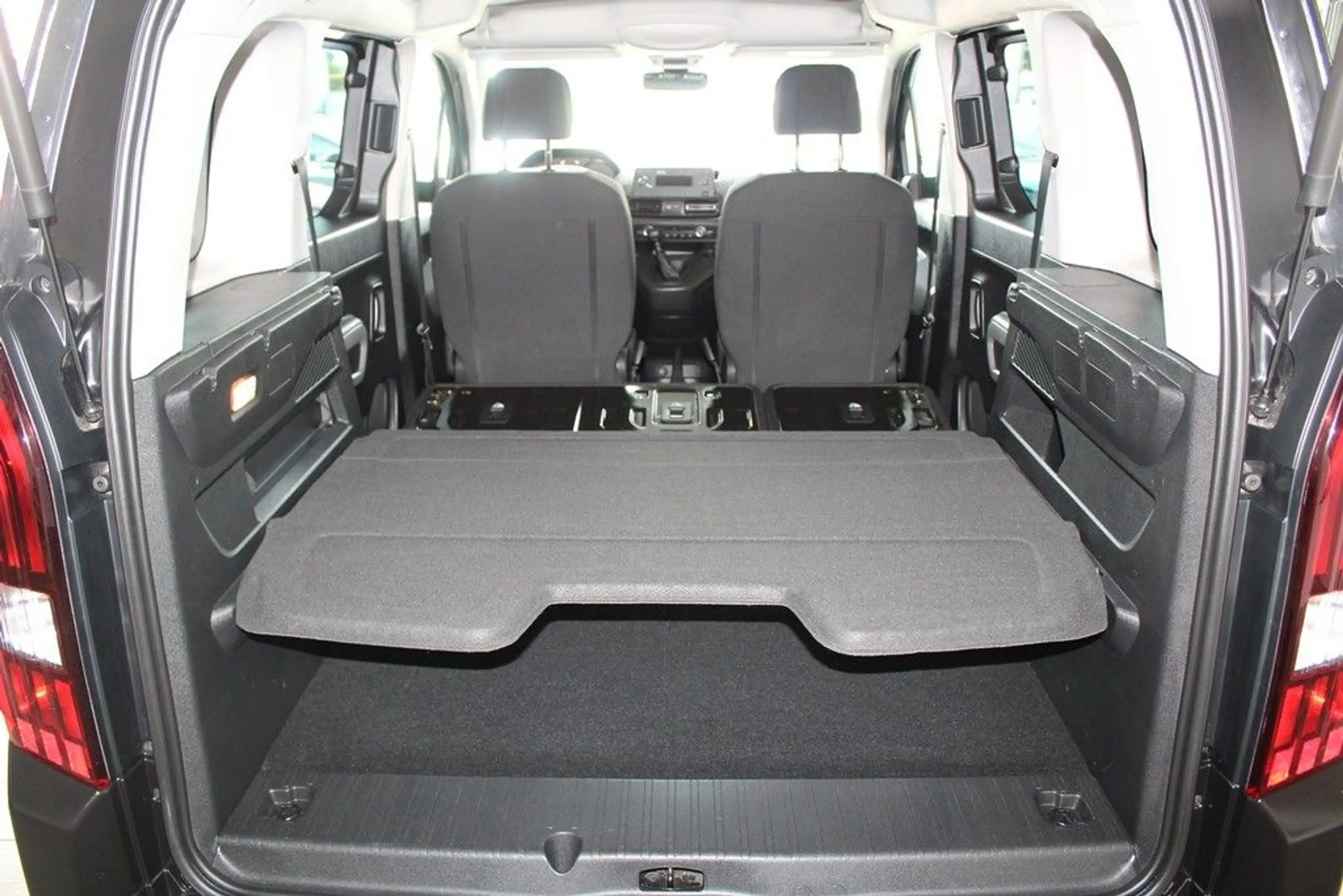 Peugeot Rifter L1 Active 1.2 PureTech 110*DAB*AHZV* — photo 15