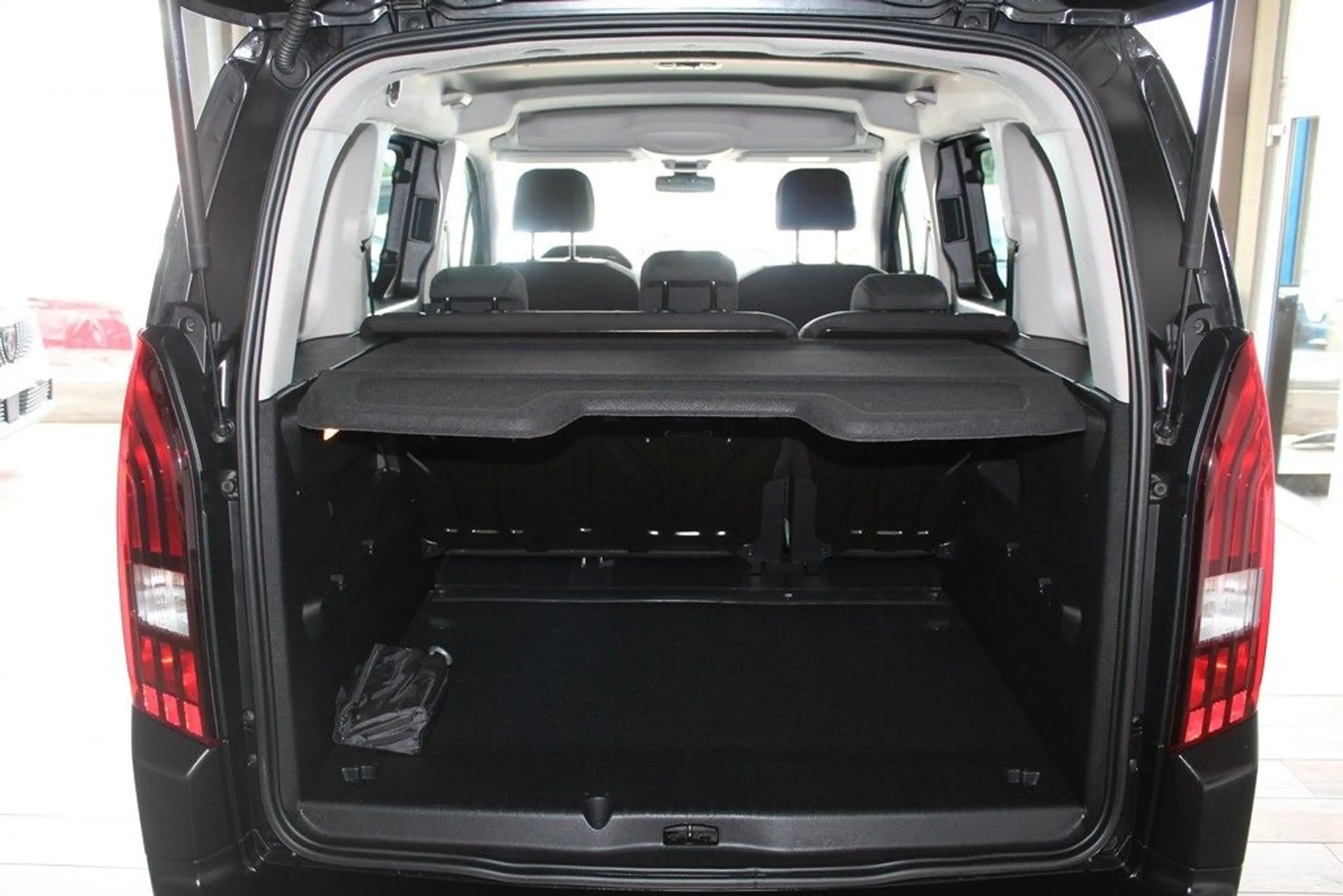 Peugeot Rifter L1 Active 1.2 PureTech 110*DAB*AHZV* — photo 12