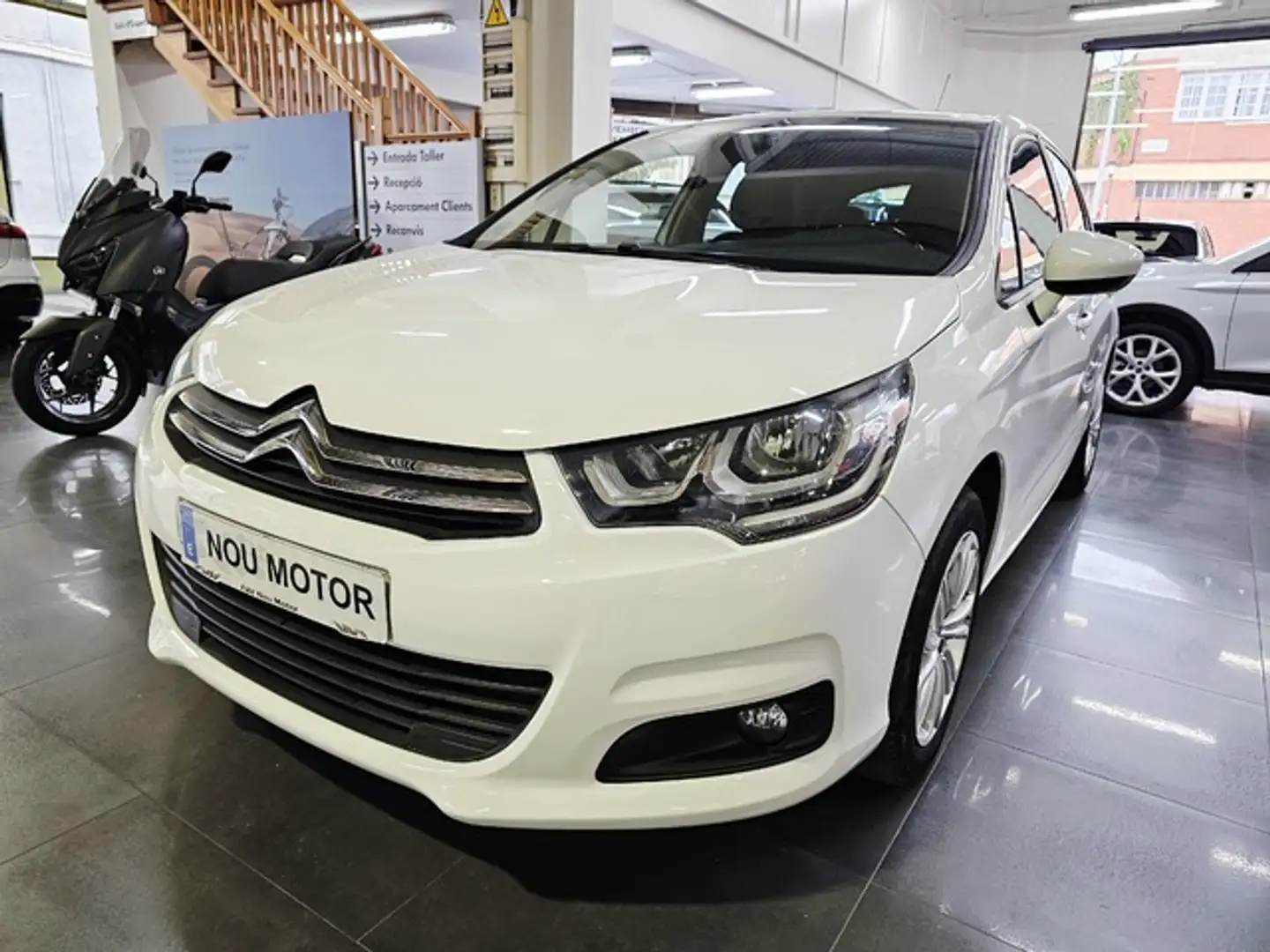 Citroen C4 1.2 PureTech Live Edition 110 Blanco - 1