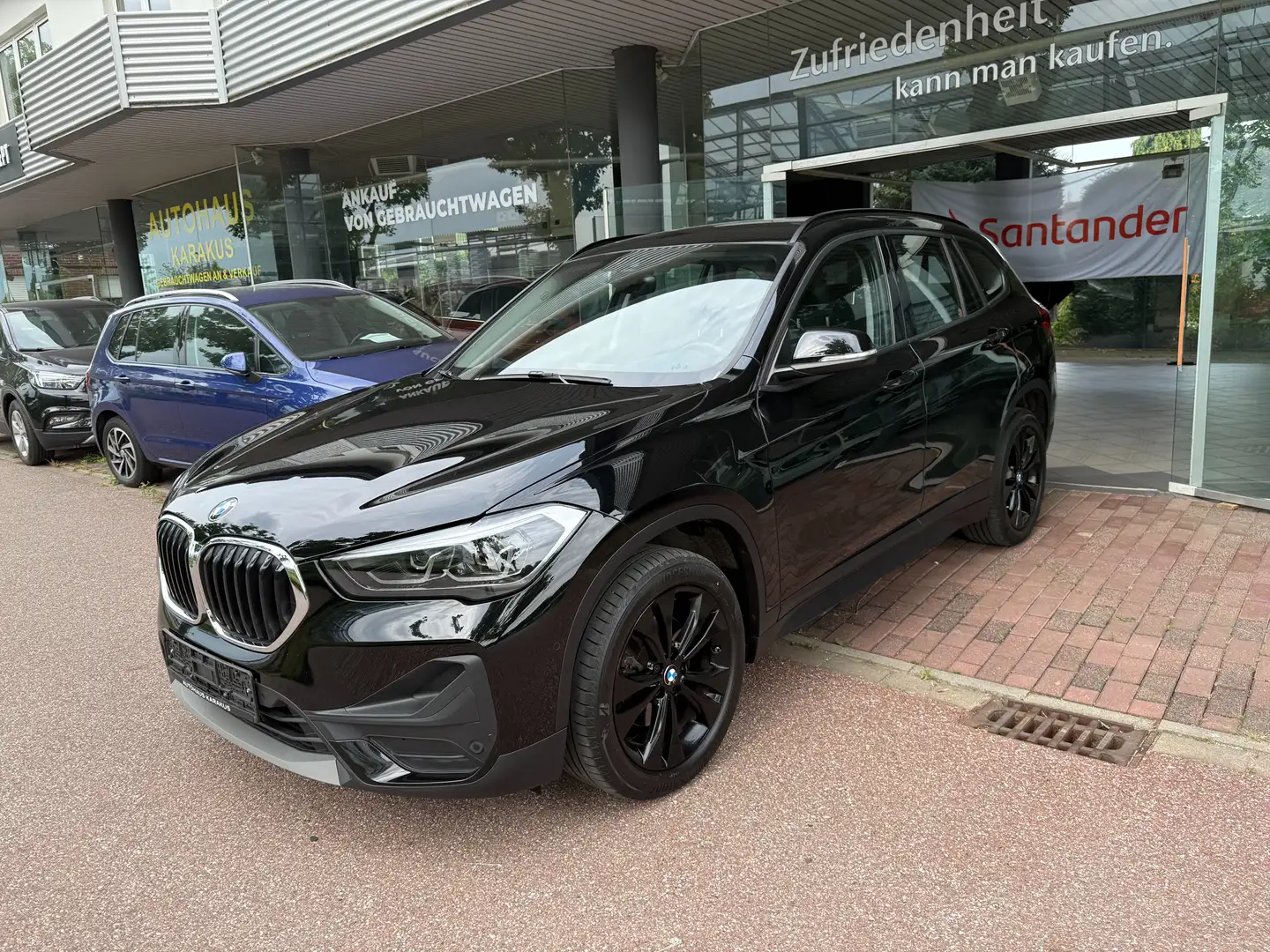 BMW X1 sDrive 18 i Advantage Navi/LED/Keyless Schwarz - 1