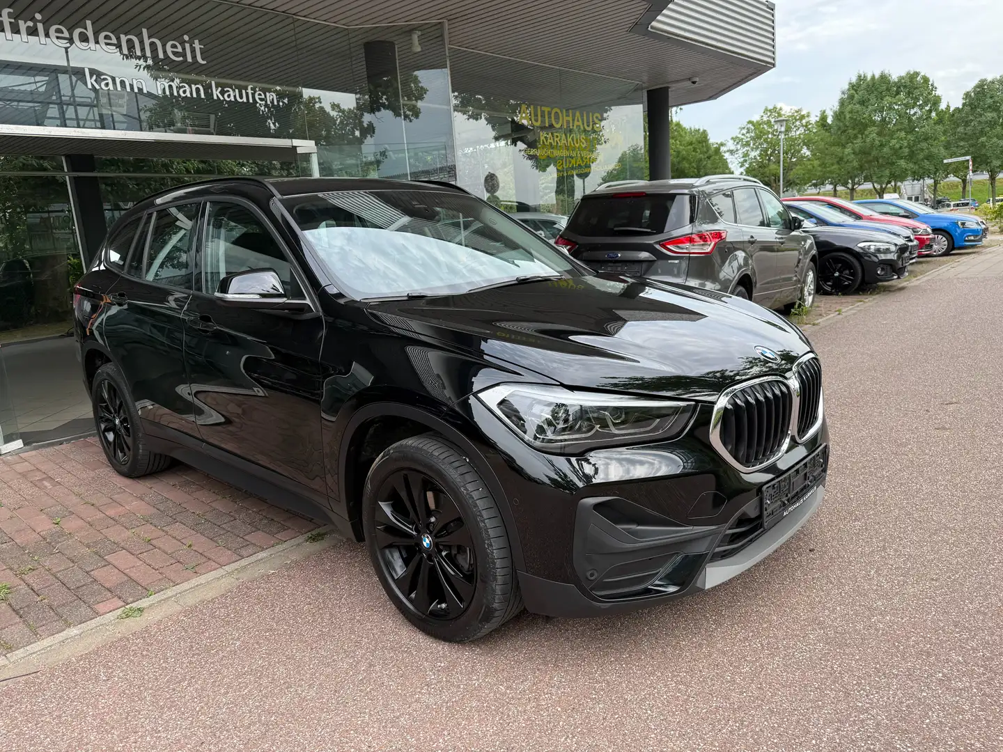 BMW X1 sDrive 18 i Advantage Navi/LED/Keyless Schwarz - 2
