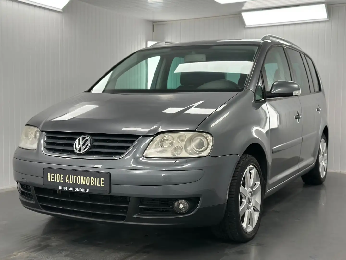 Volkswagen Touran Highline 7 Sitze Tüv 09.2026 - 1
