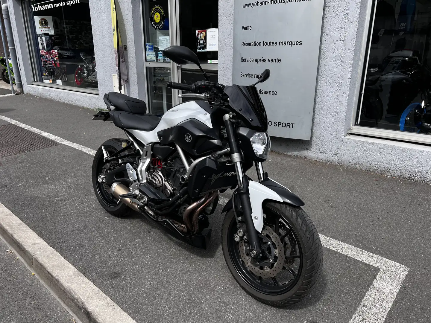 Yamaha MT-07 Blanc - 2