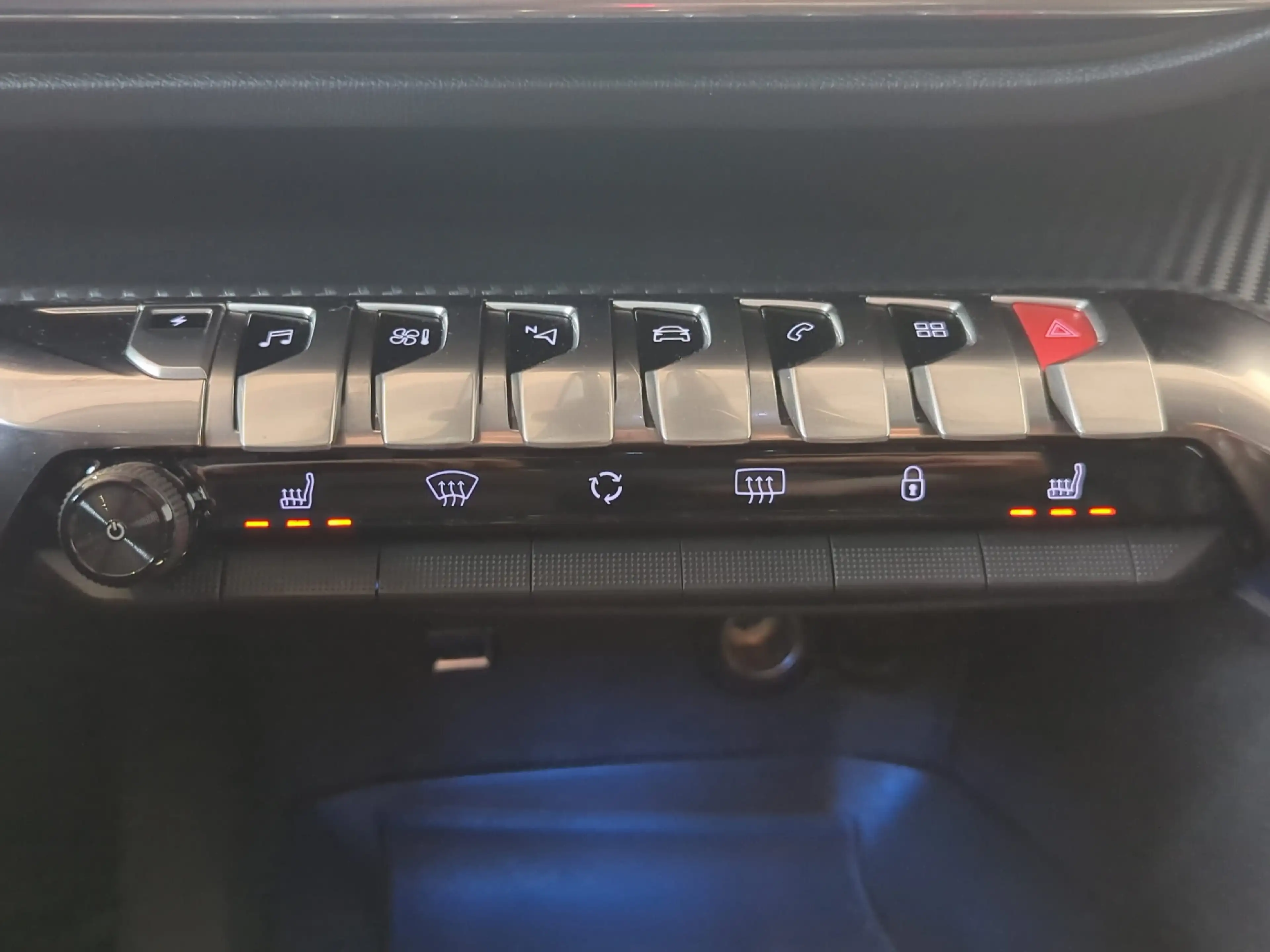 Peugeot 3008 PHEV 225 Allure LED+Navi+SHZ+2xKlima+Kam — photo 19