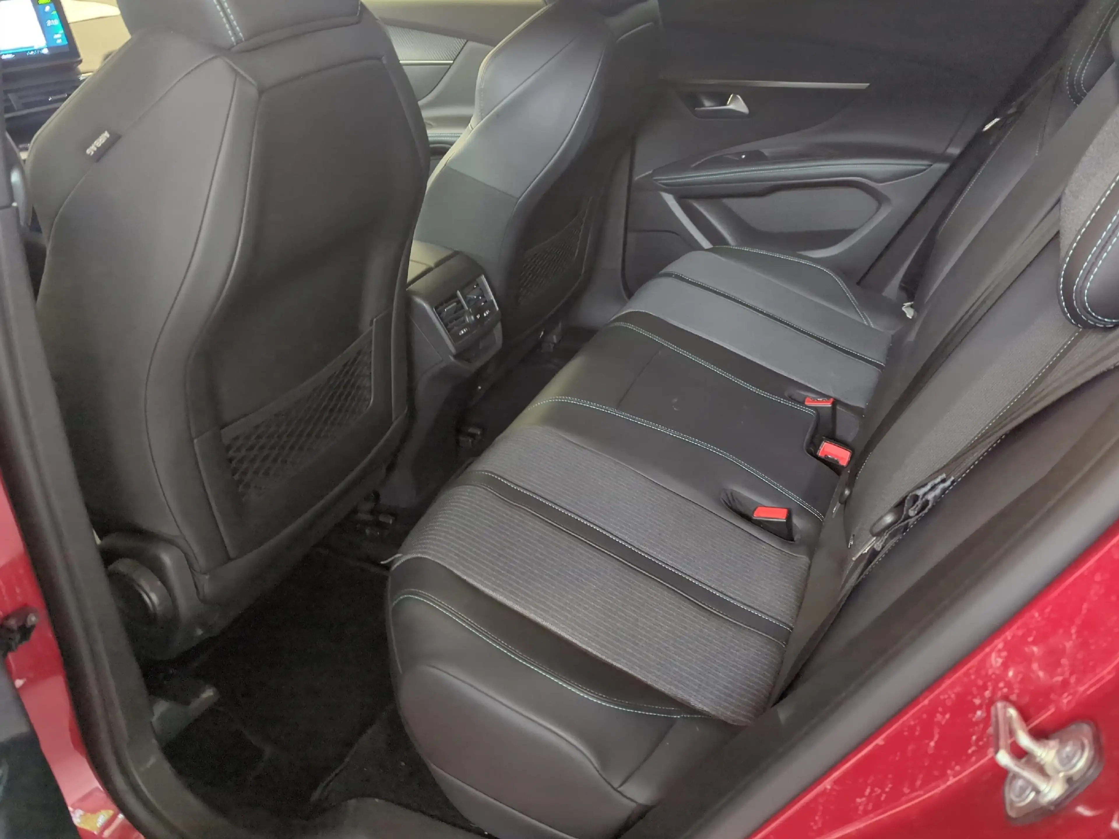 Peugeot 3008 PHEV 225 Allure LED+Navi+SHZ+2xKlima+Kam — photo 16