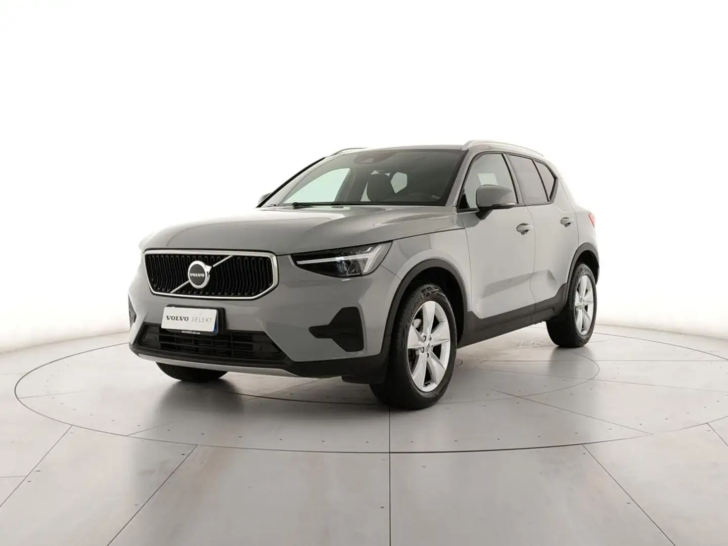 Volvo XC40 T2 automatico Core Argento - 2