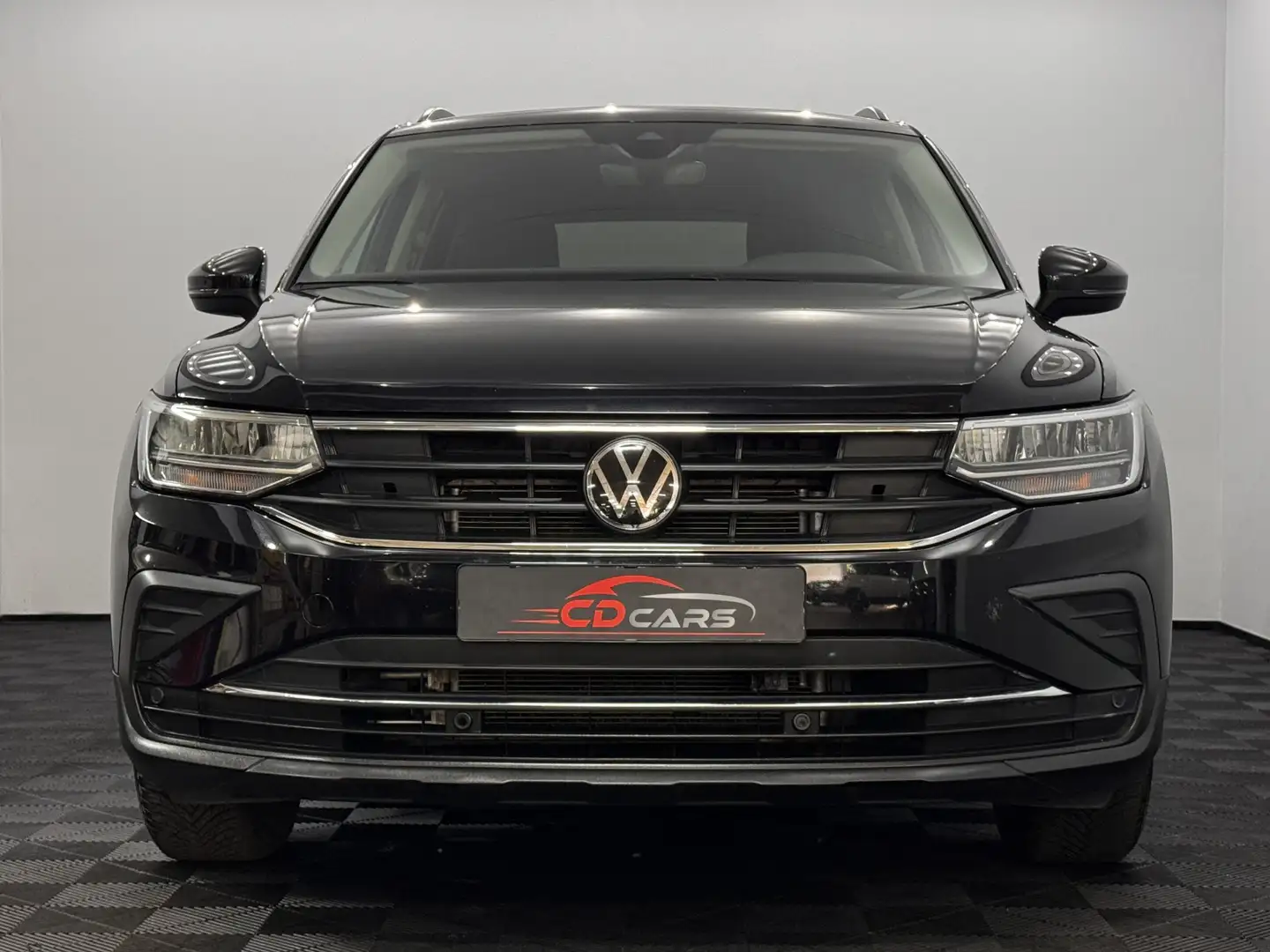 Volkswagen Tiguan 1.5 TSI Life Business Clima, Navi, Parkeersensoren Zwart - 2