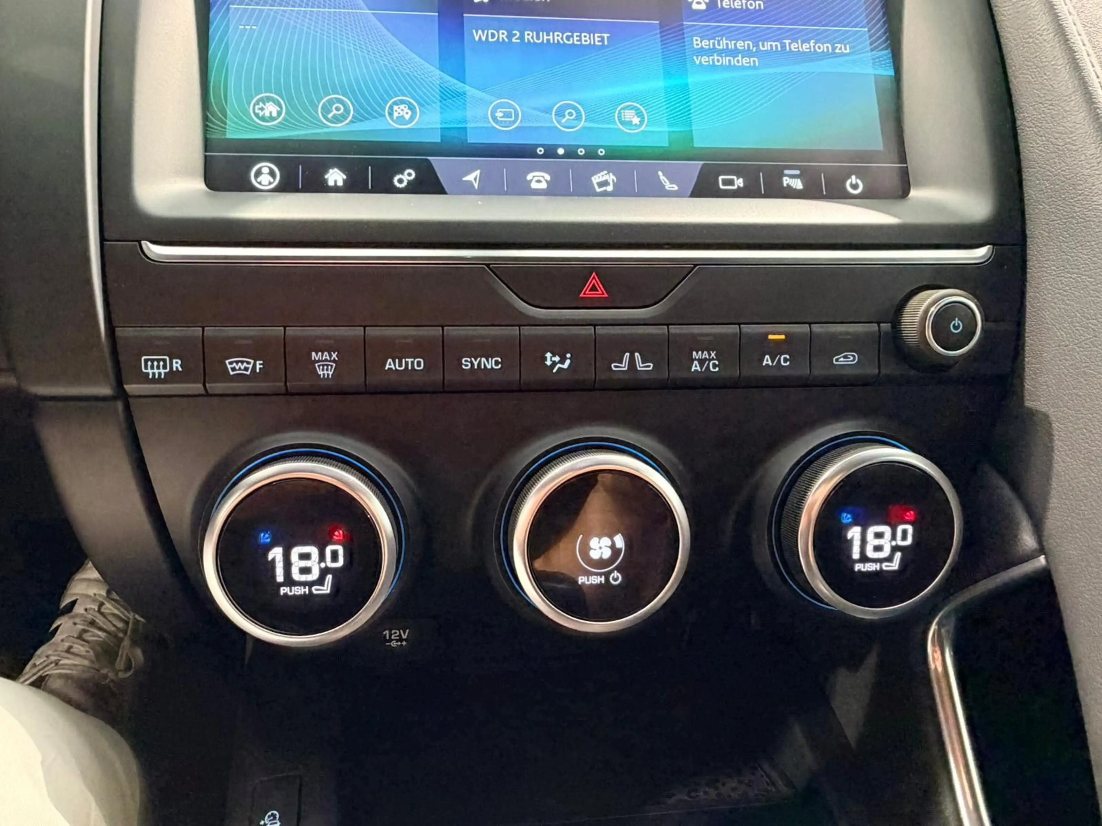 Jaguar E-Pace E-PACE S AWD*AHK*R.KAMERA*VIRTUAL*20"*STANDHZG. — photo 15