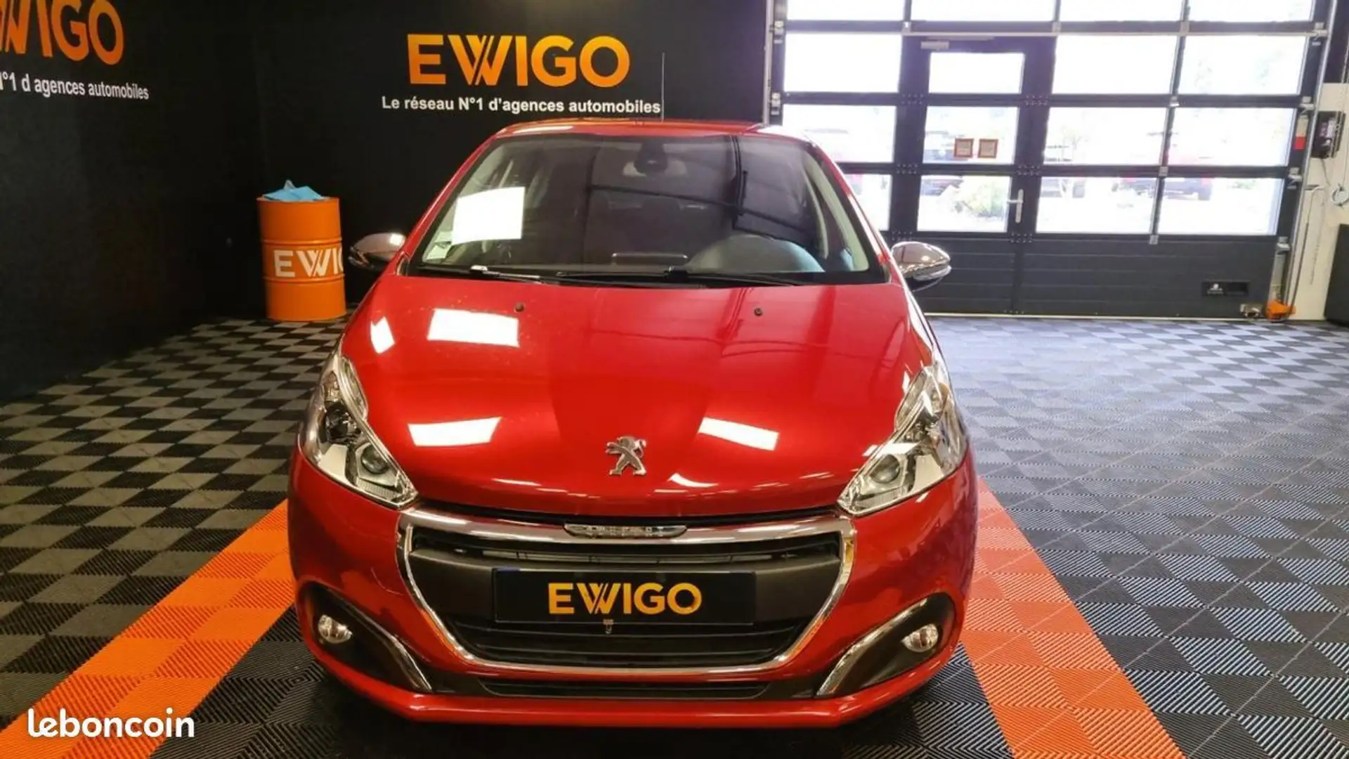Peugeot 208 GENERATION-I 1.2 PURETECH 80 STYLE Rouge - 2