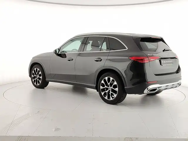 Mercedes-Benz GLC view 4